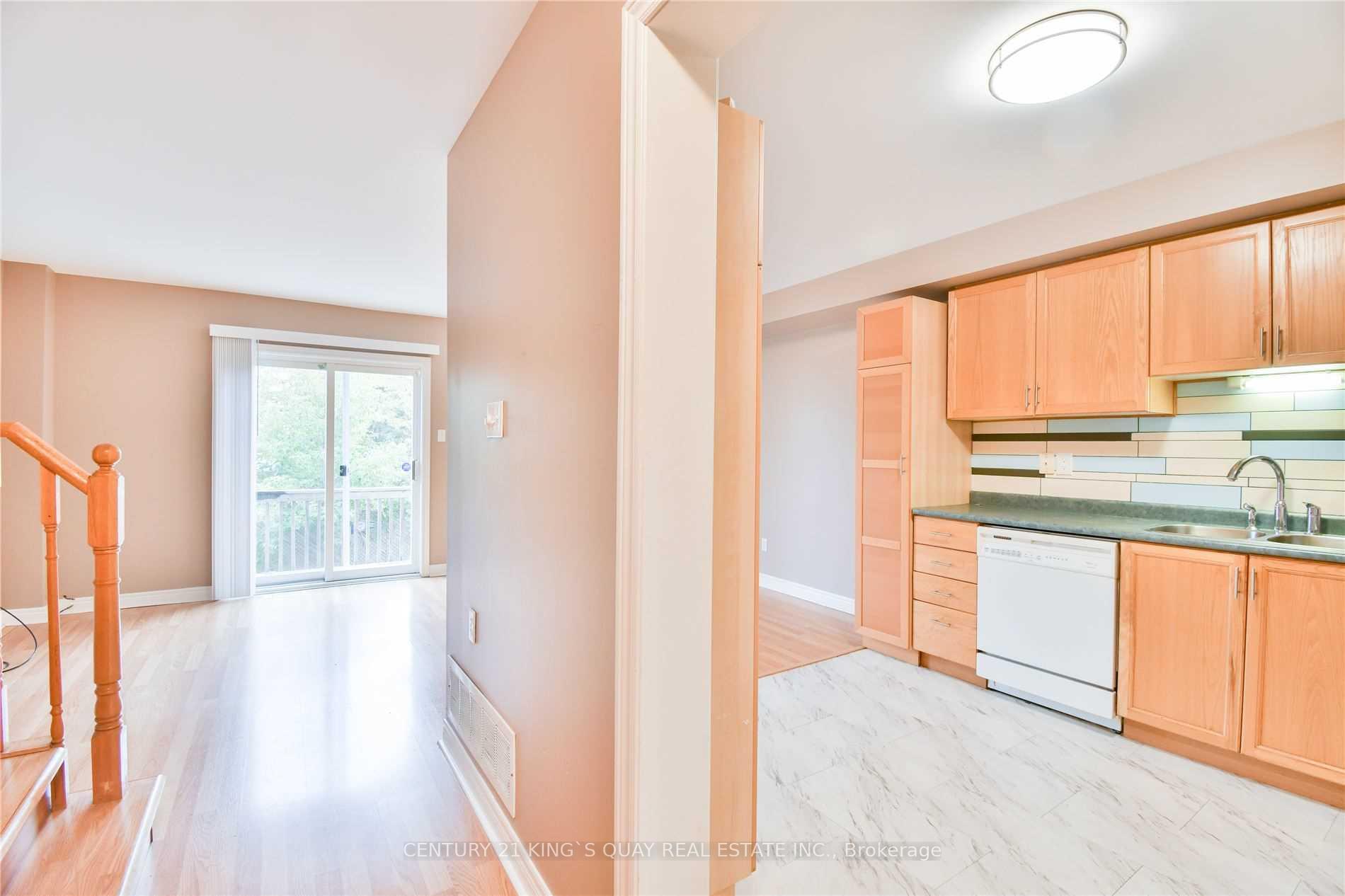 Photo 5 of 57 Lancaster Court, Georgina, Keswick South — HOMEH