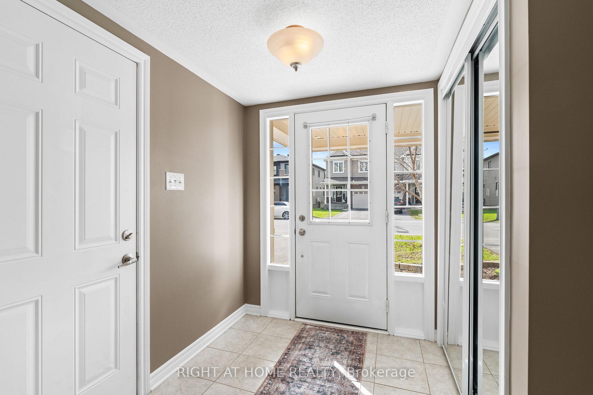 Photo 3 of 2557 Waterlilly Way, Ottawa, Barrhaven - Heritage Park — HOMEH