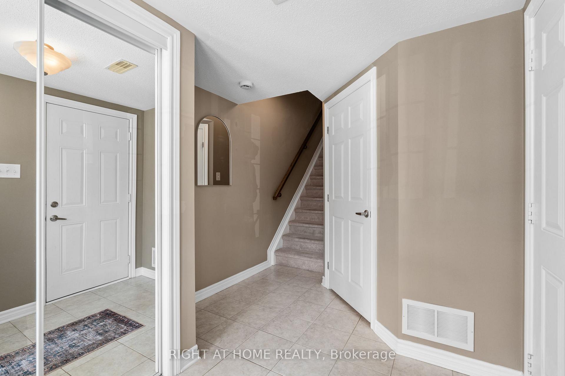 Photo 4 of 2557 Waterlilly Way, Ottawa, Barrhaven - Heritage Park — HOMEH