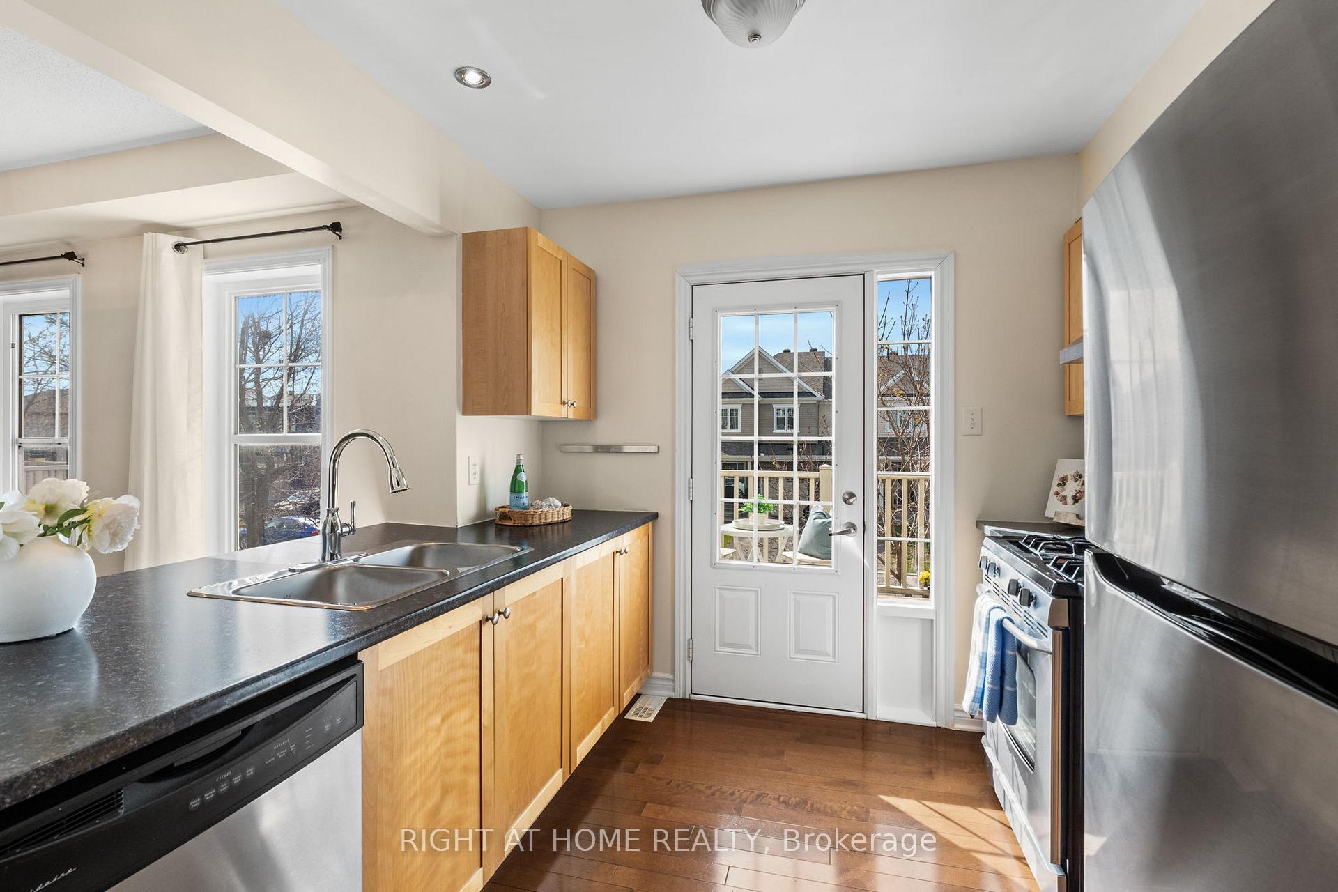Photo 8 of 2557 Waterlilly Way, Ottawa, Barrhaven - Heritage Park — HOMEH