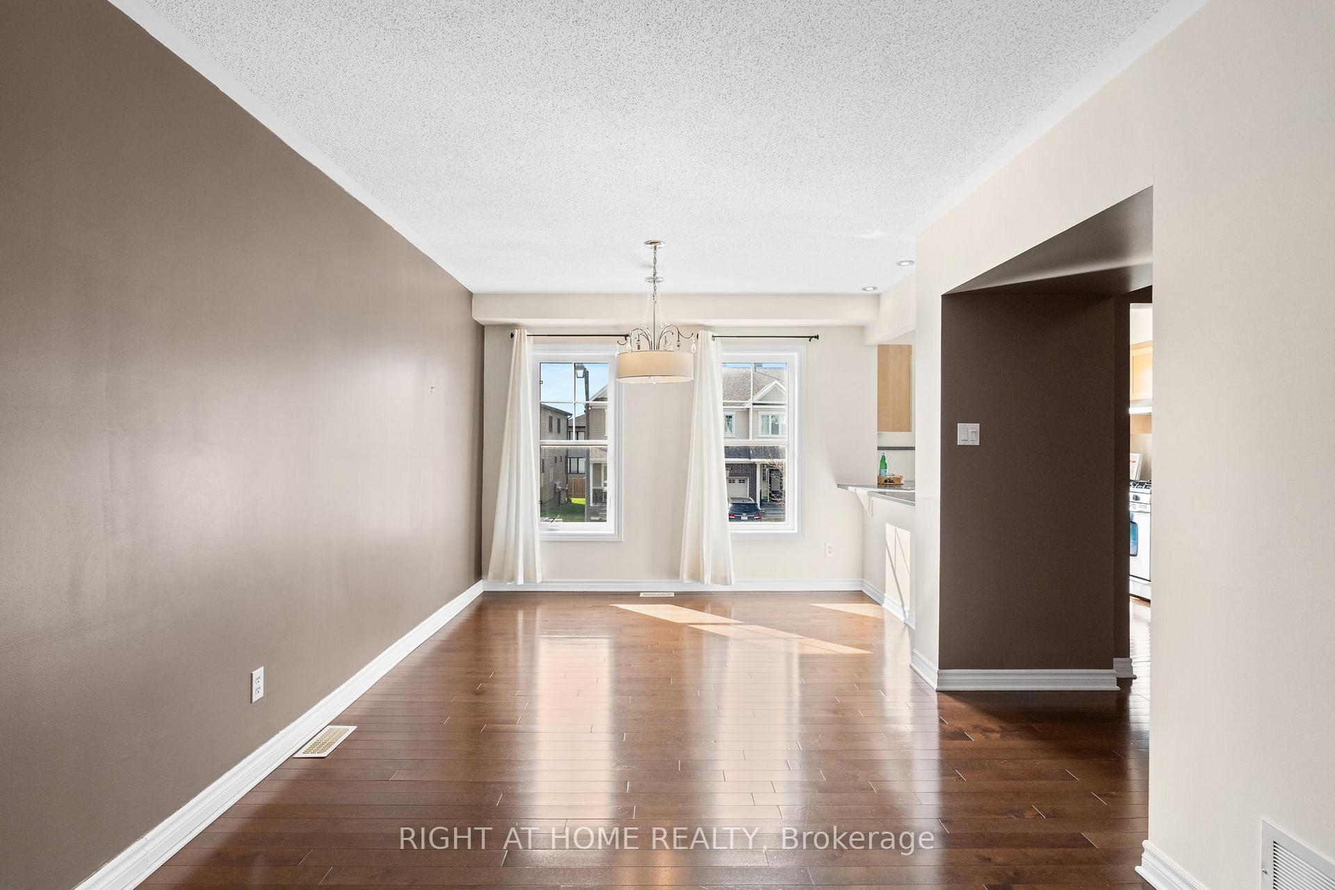 Photo 12 of 2557 Waterlilly Way, Ottawa, Barrhaven - Heritage Park — HOMEH