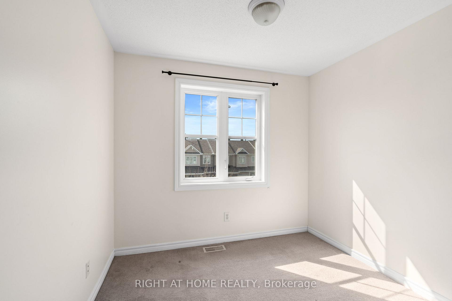 Photo 23 of 2557 Waterlilly Way, Ottawa, Barrhaven - Heritage Park — HOMEH