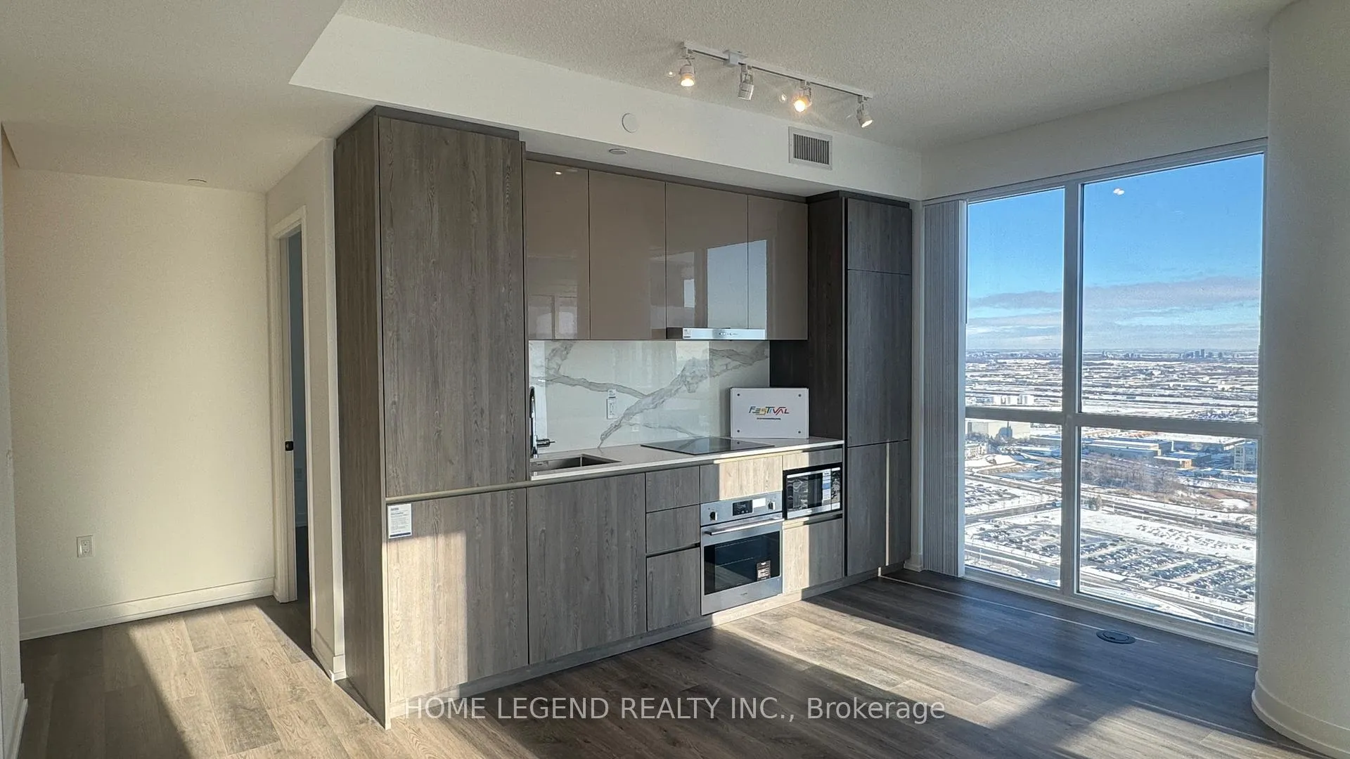 Photo 5 of Unit 4609, 8 Interchange Way, Vaughan, Vaughan Corporate Centre — HOMEH