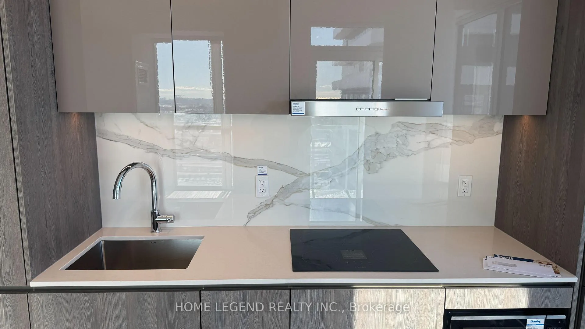 Photo 11 of Unit 4609, 8 Interchange Way, Vaughan, Vaughan Corporate Centre — HOMEH
