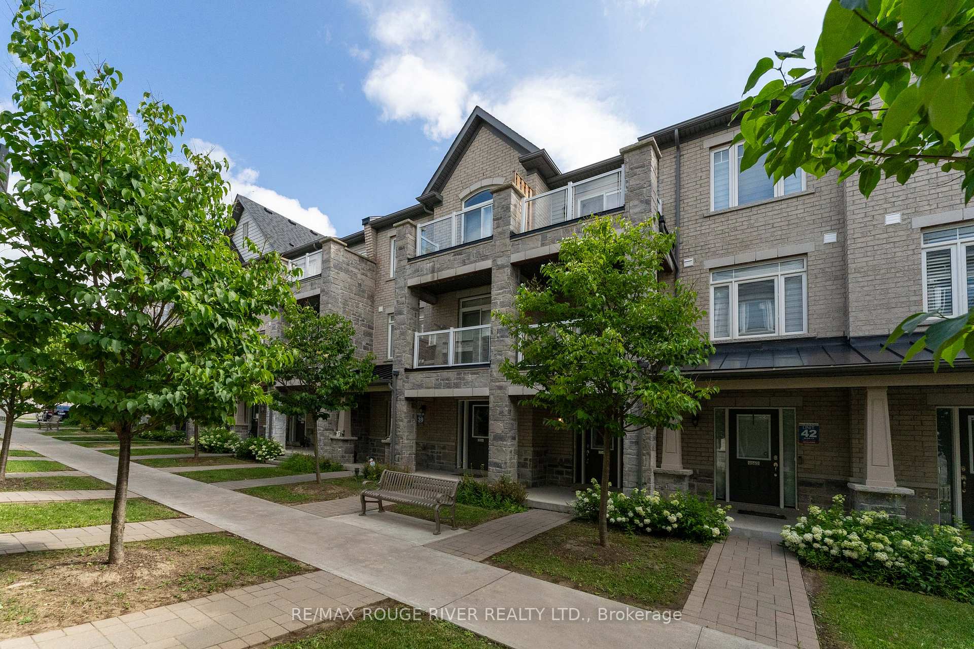 Photo 2 of 2564 Ladyfern Crossing, Pickering, Duffin Heights — HOMEH