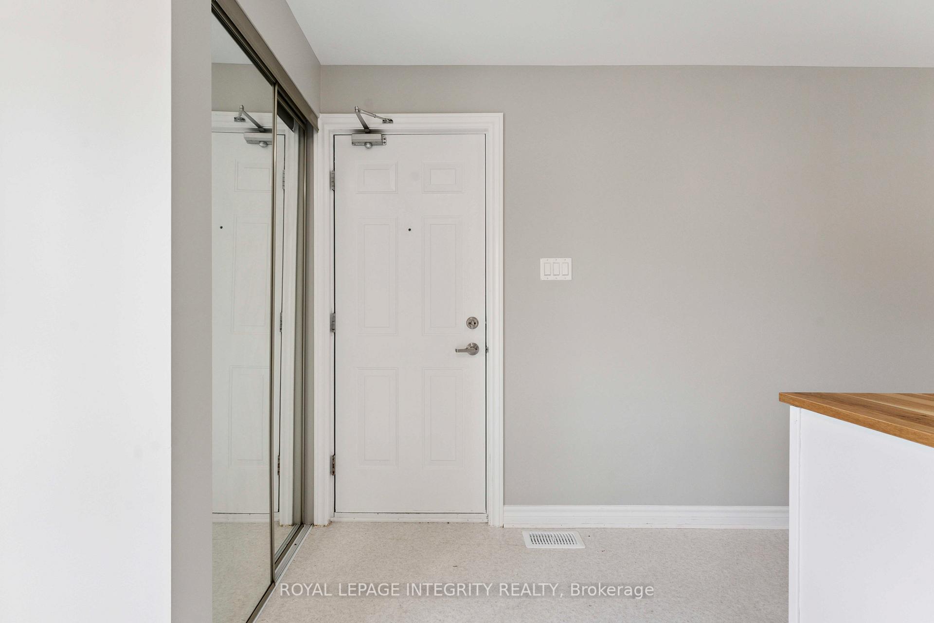 Photo 5 of Unit A, 616 Chapman Mills Drive, Ottawa, Barrhaven - Strandherd — HOMEH