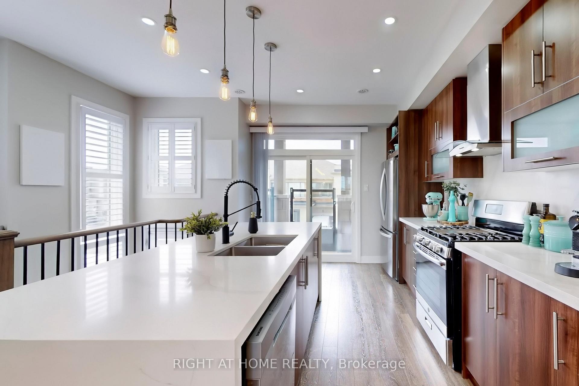 Photo 10 of 53 Donald Fleming Way, Whitby, Pringle Creek — HOMEH