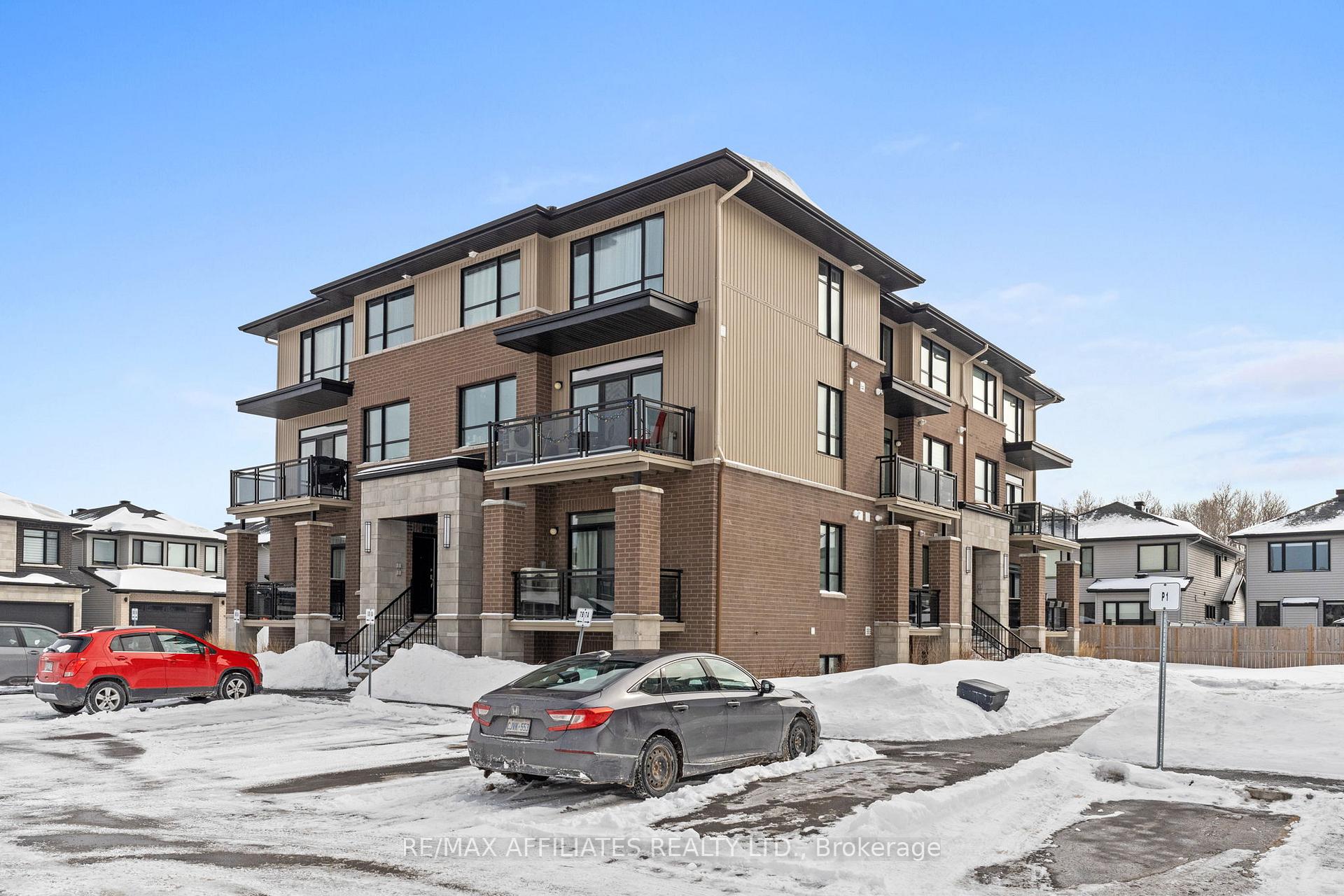 Photo 2 of 28 Carabiner Private, Ottawa, Mer Bleue/Bradley Estates/Anderson Park — HOMEH