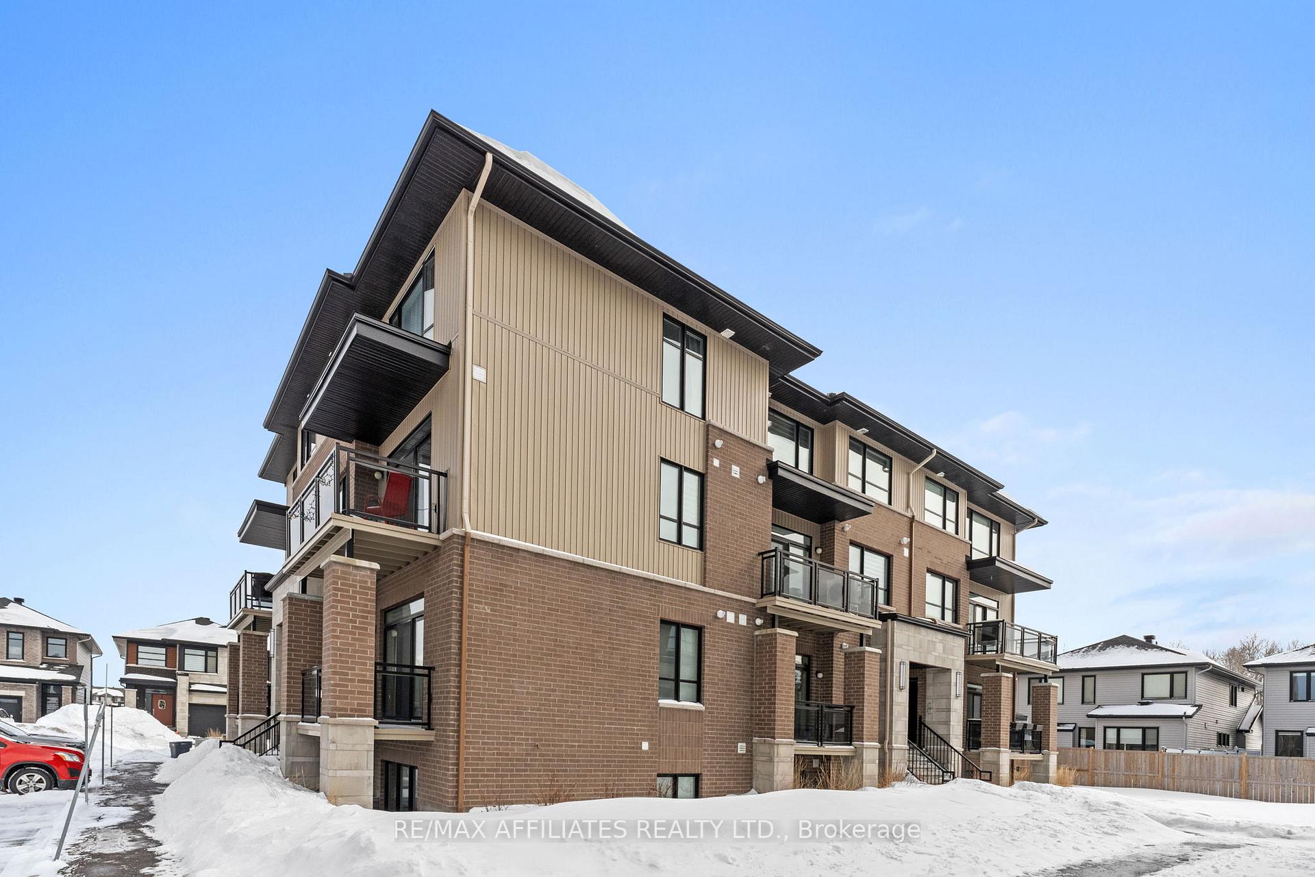 Photo 3 of 28 Carabiner Private, Ottawa, Mer Bleue/Bradley Estates/Anderson Park — HOMEH