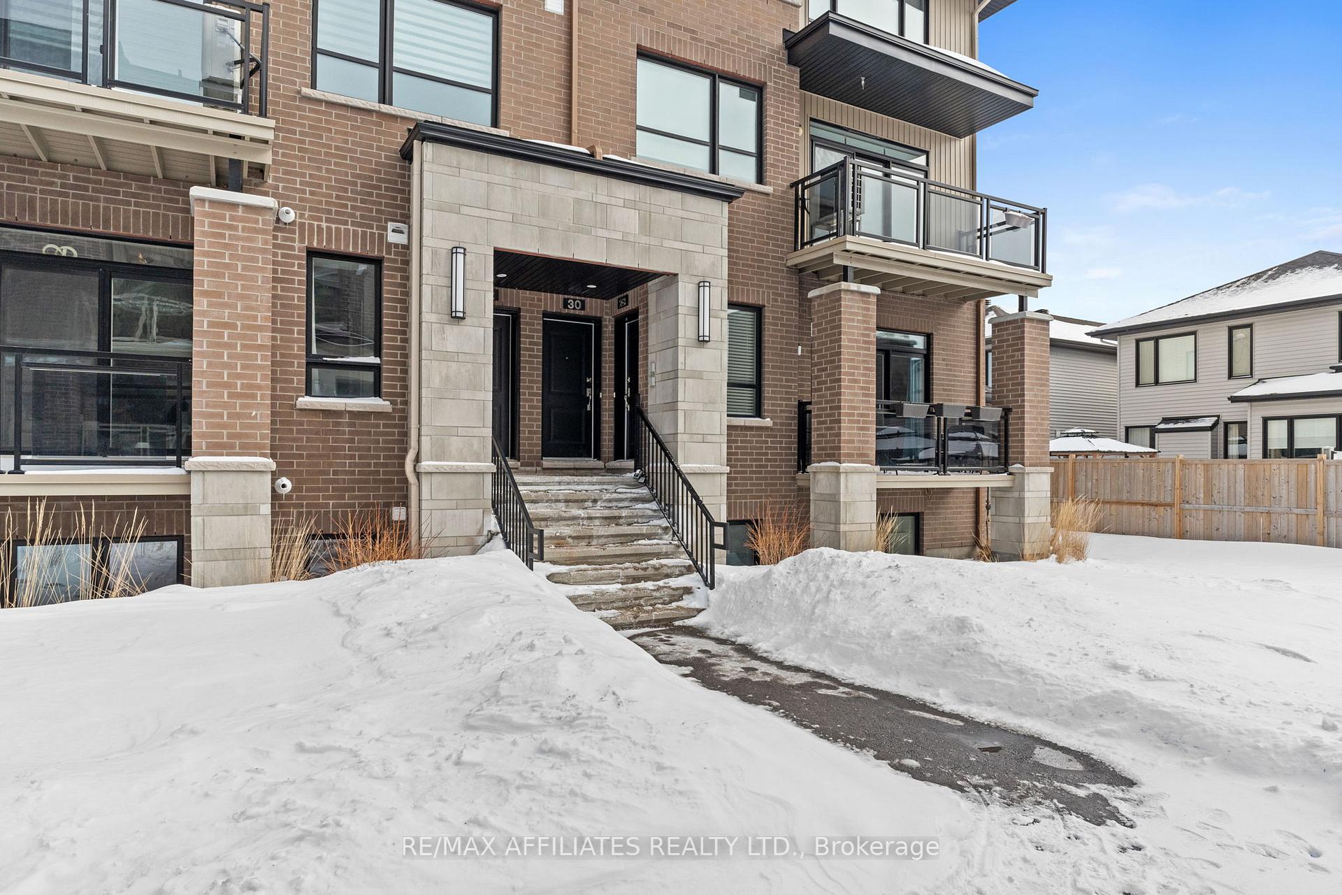 Photo 4 of 28 Carabiner Private, Ottawa, Mer Bleue/Bradley Estates/Anderson Park — HOMEH