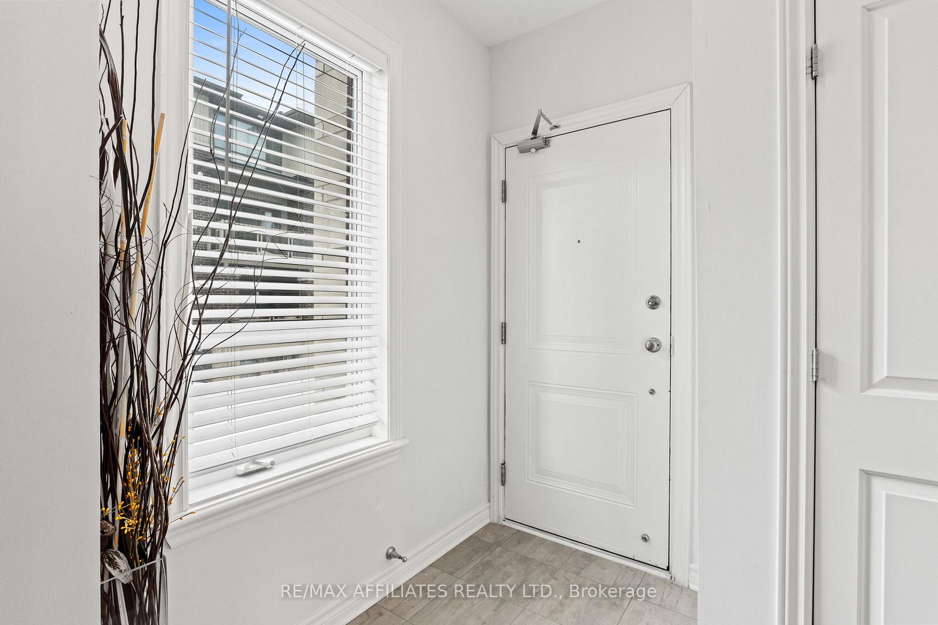 Photo 7 of 28 Carabiner Private, Ottawa, Mer Bleue/Bradley Estates/Anderson Park — HOMEH