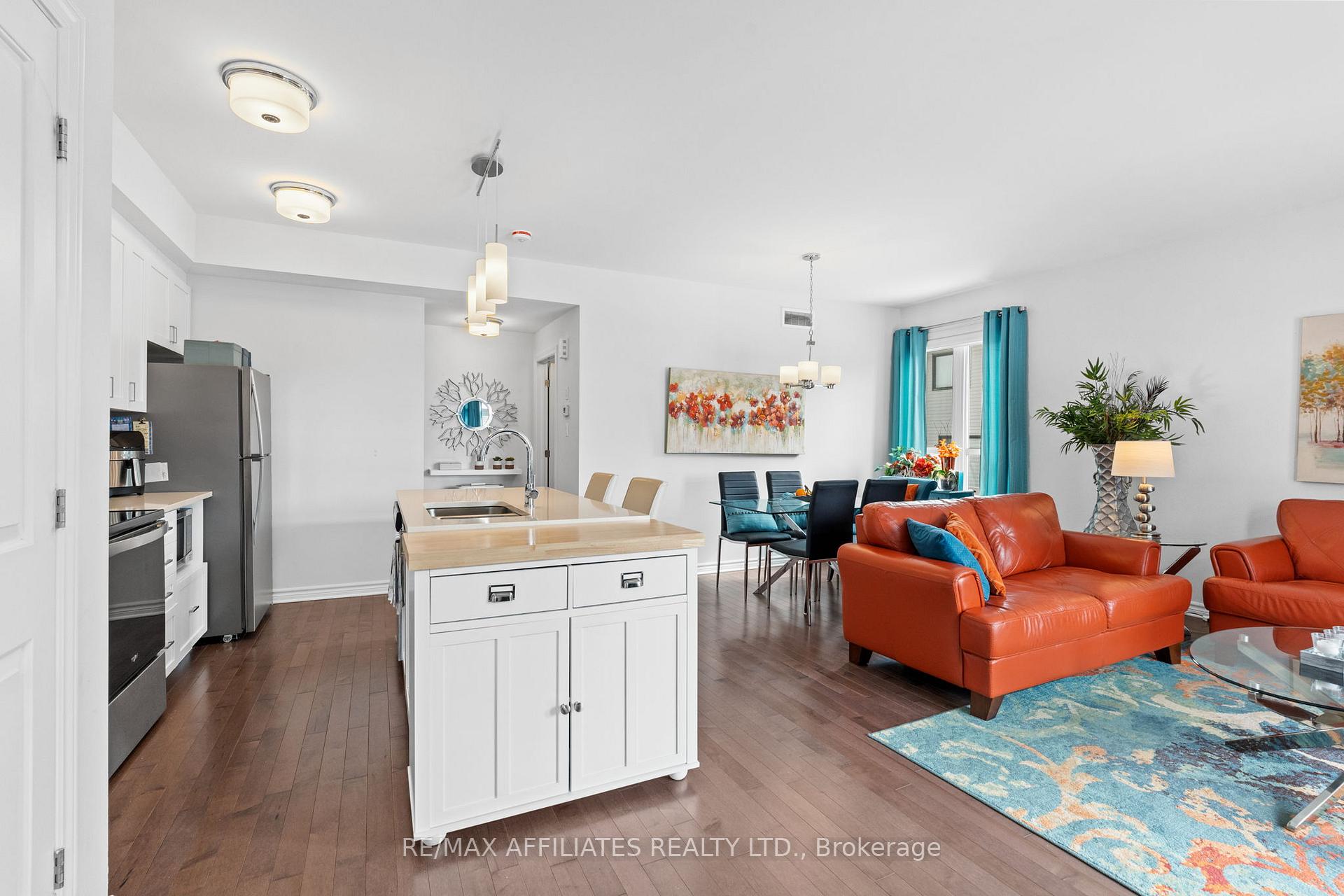 Photo 8 of 28 Carabiner Private, Ottawa, Mer Bleue/Bradley Estates/Anderson Park — HOMEH