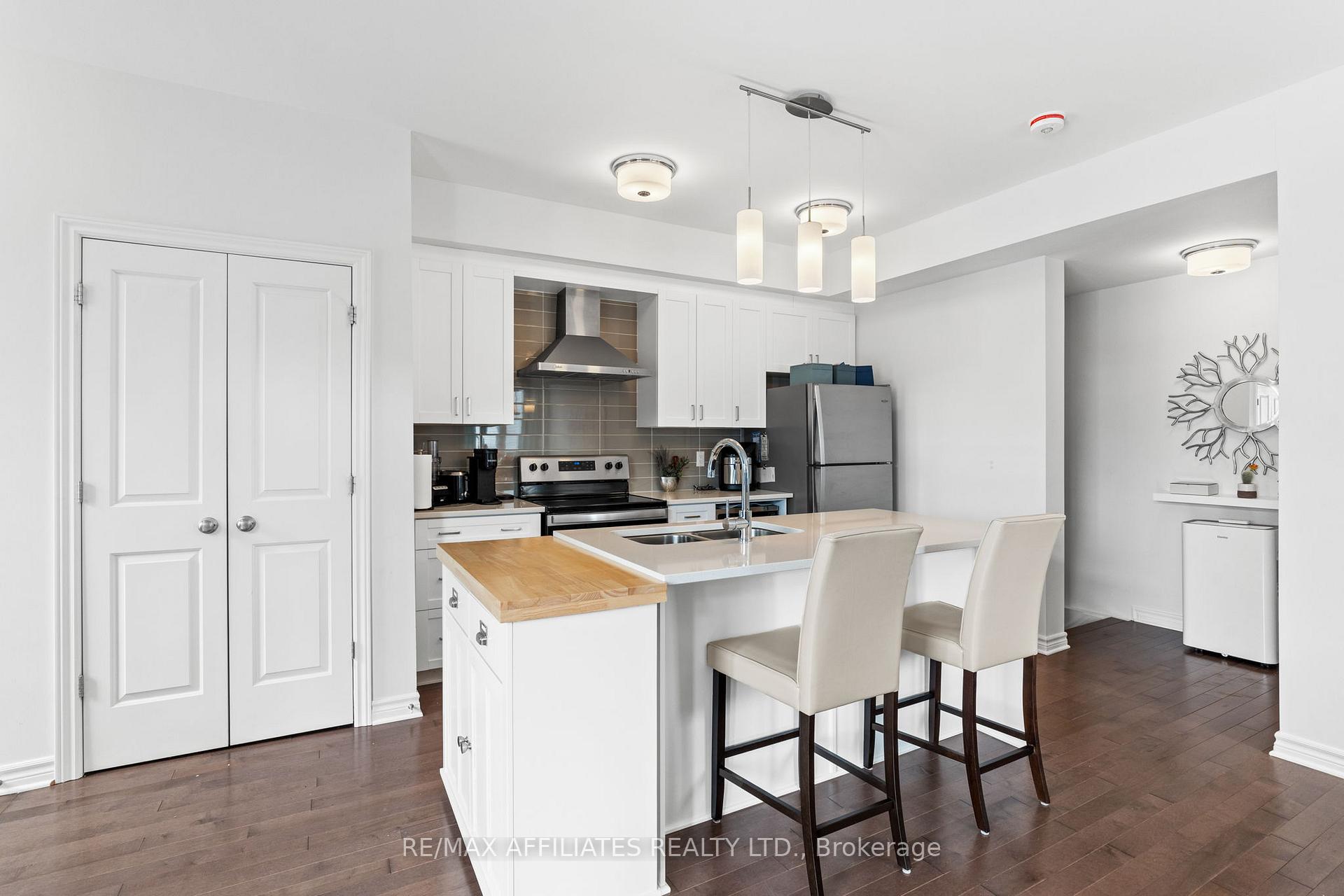 Photo 9 of 28 Carabiner Private, Ottawa, Mer Bleue/Bradley Estates/Anderson Park — HOMEH