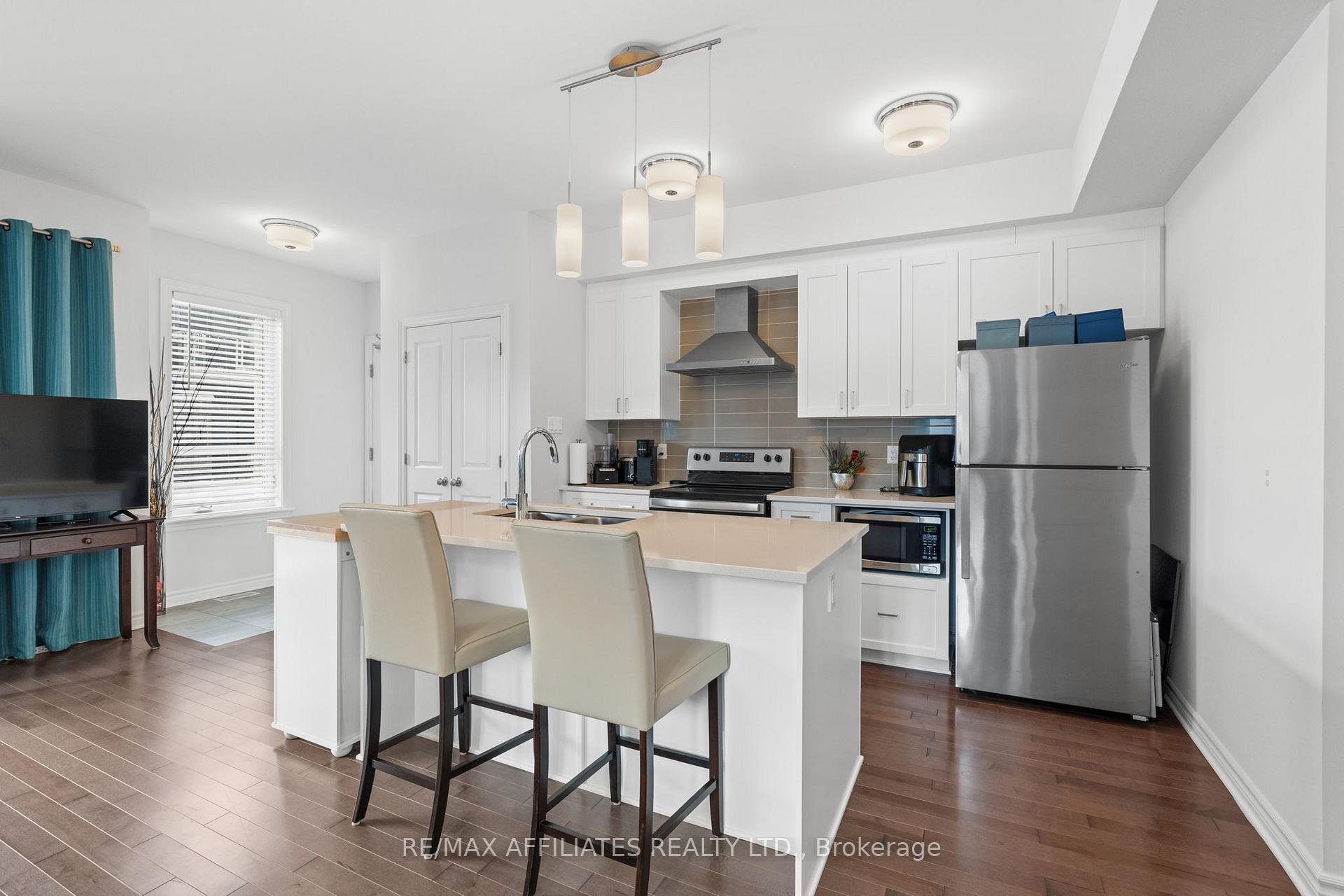 Photo 10 of 28 Carabiner Private, Ottawa, Mer Bleue/Bradley Estates/Anderson Park — HOMEH