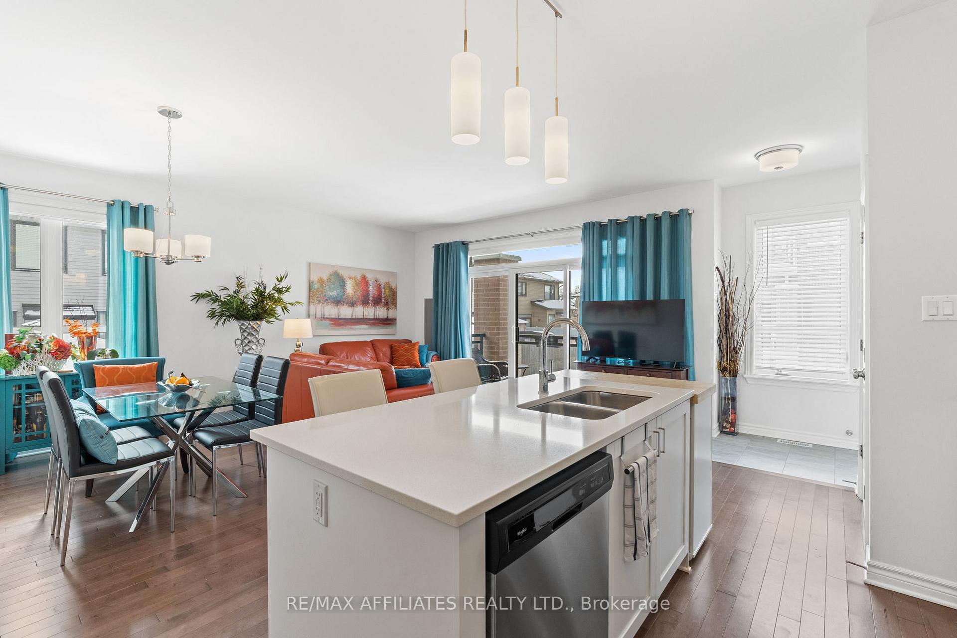 Photo 12 of 28 Carabiner Private, Ottawa, Mer Bleue/Bradley Estates/Anderson Park — HOMEH