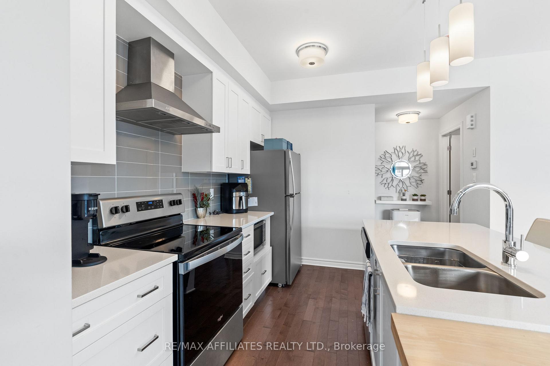 Photo 13 of 28 Carabiner Private, Ottawa, Mer Bleue/Bradley Estates/Anderson Park — HOMEH