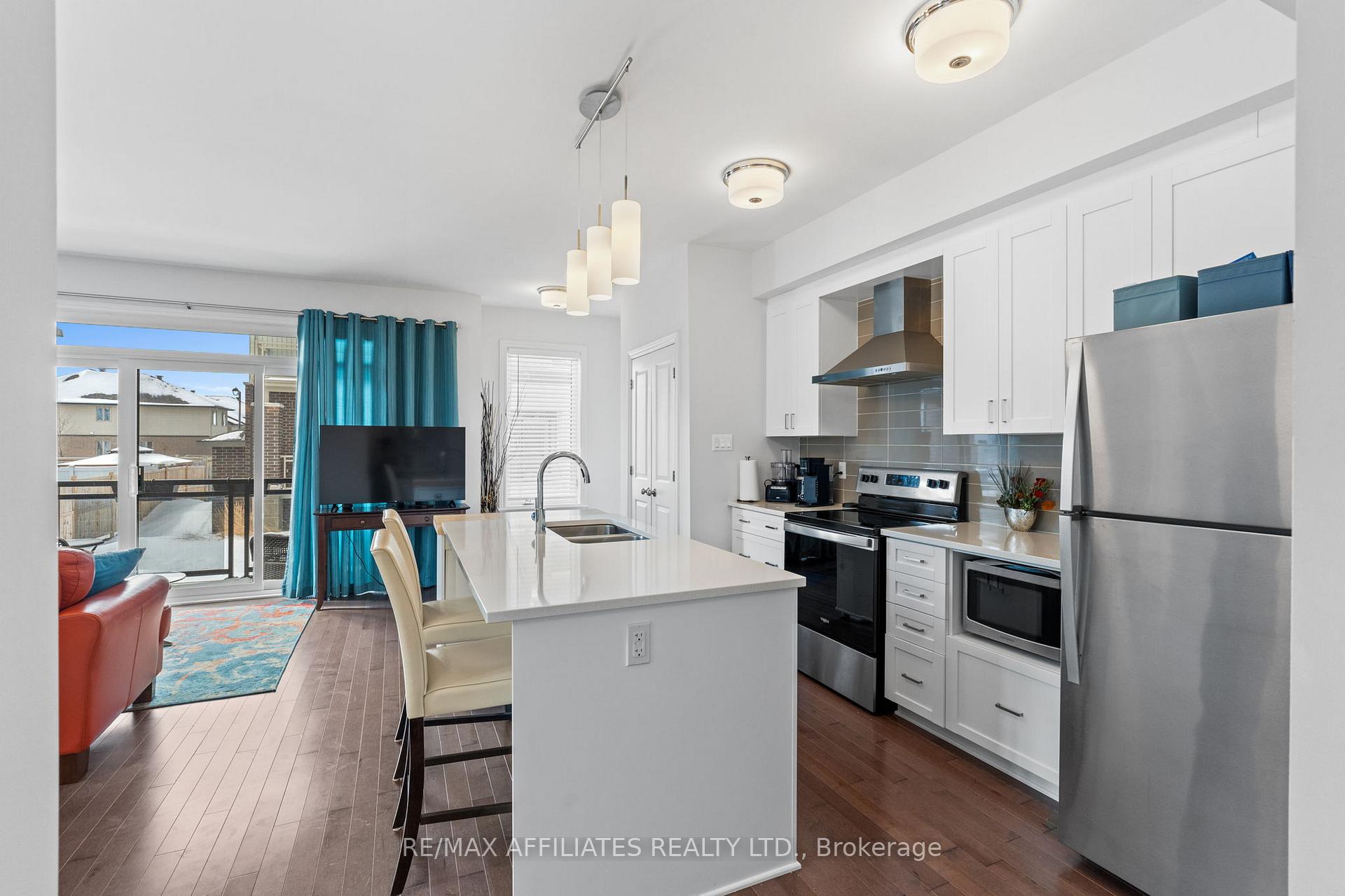 Photo 14 of 28 Carabiner Private, Ottawa, Mer Bleue/Bradley Estates/Anderson Park — HOMEH