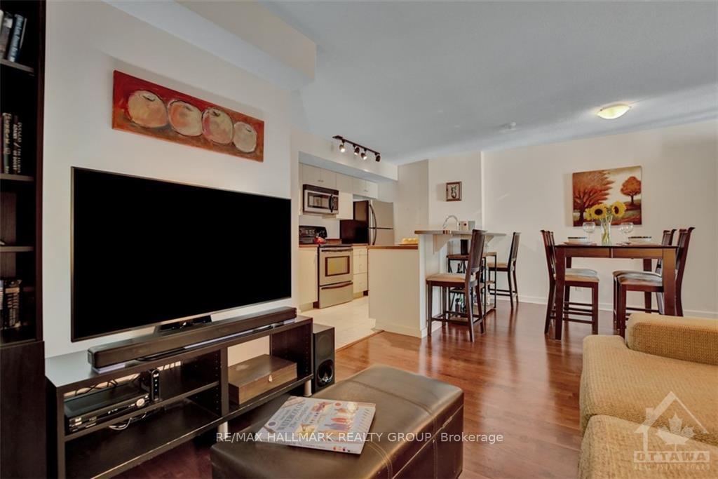 Photo 3 of Unit 906, 138 Somerset Street W, Ottawa, Ottawa Centre/Golden Triangle — HOMEH