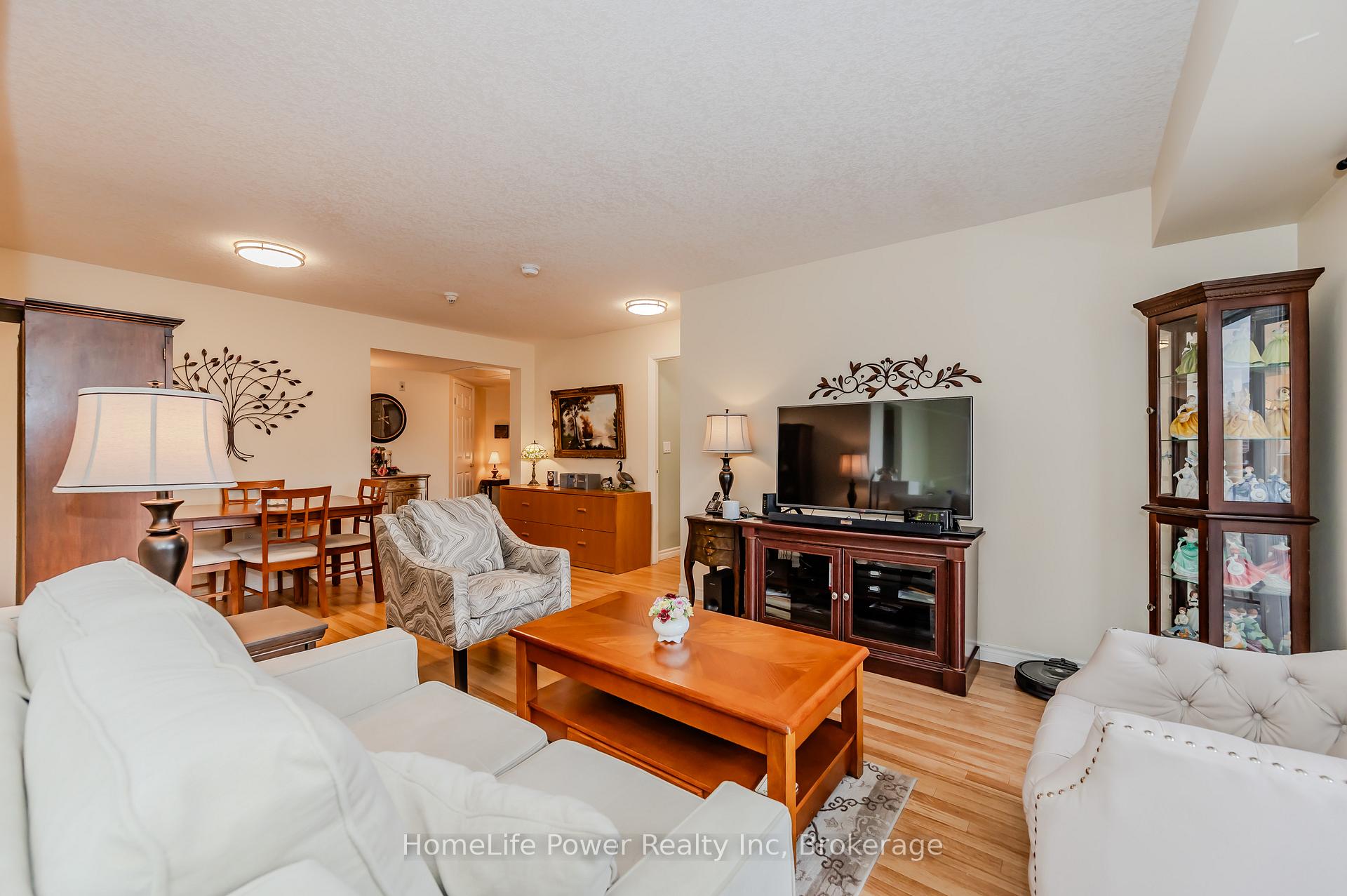 Photo 7 of Unit 302, 20 St George Street, Kitchener — HOMEH