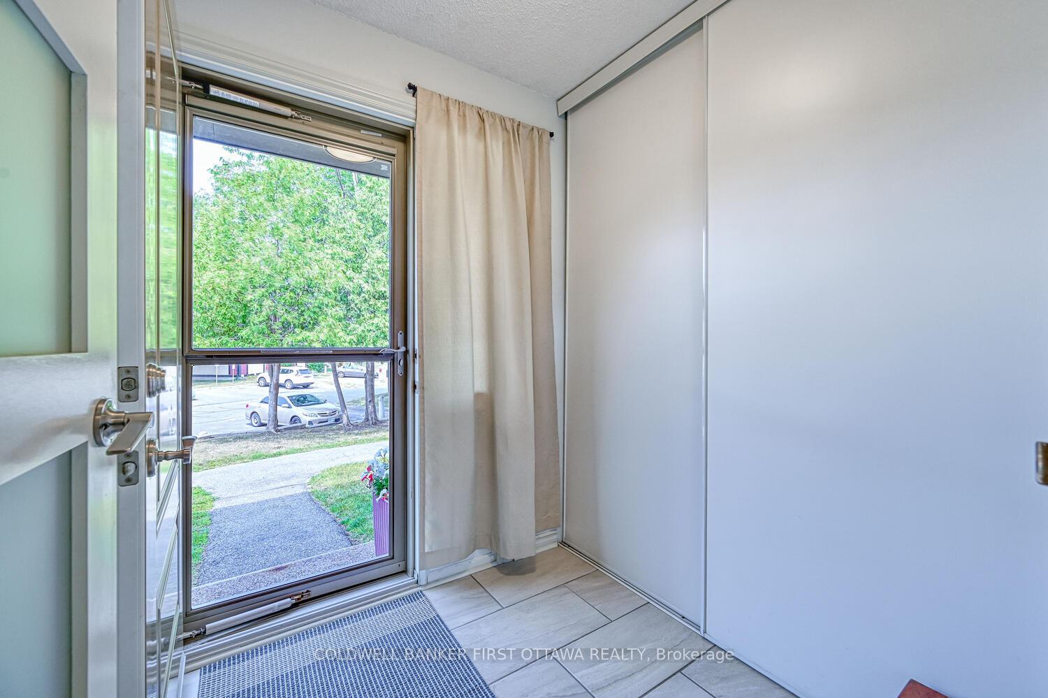 Photo 3 of 154 McClintock Way, Ottawa, Kanata - Katimavik — HOMEH