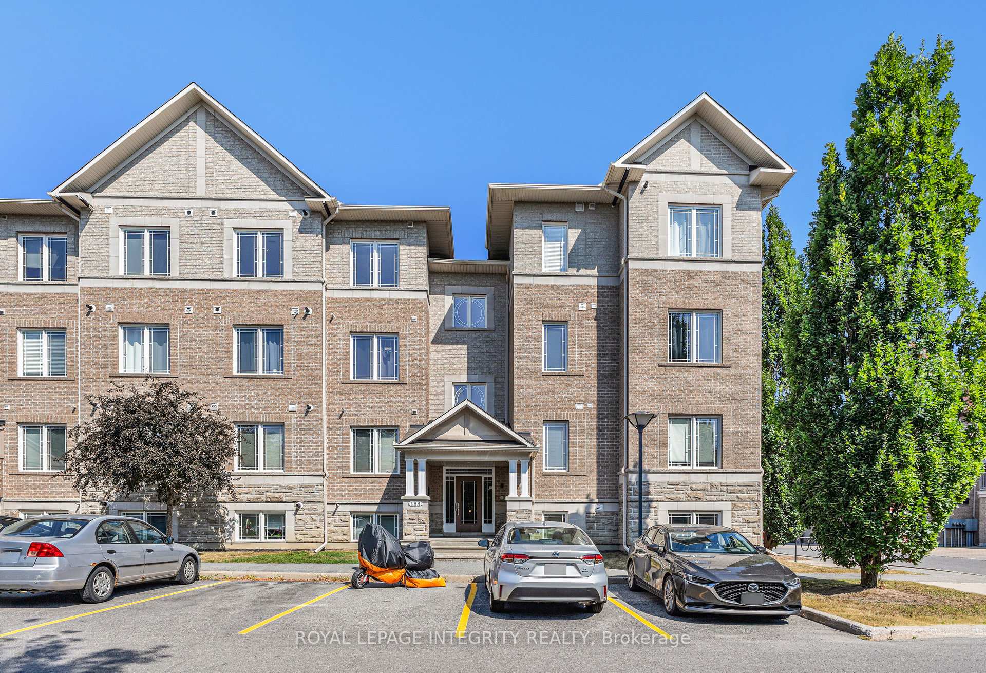 Front of Unit 8, 188 Paseo Private
