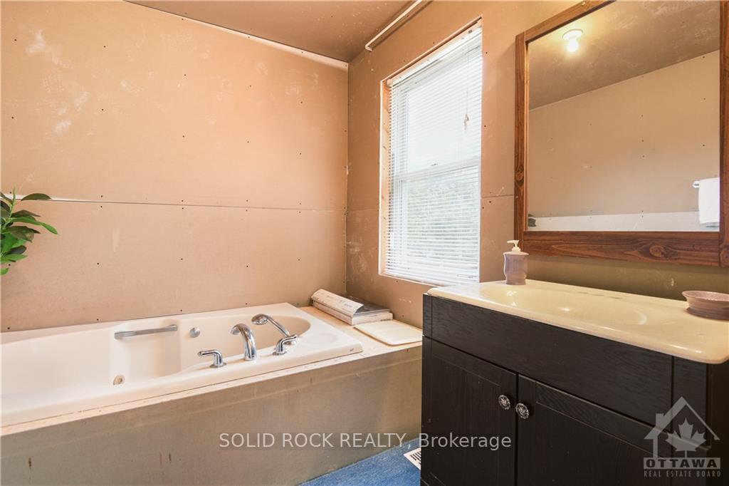 Photo 9 of 4207 Limestone Road, Ottawa, Fitzroy — HOMEH