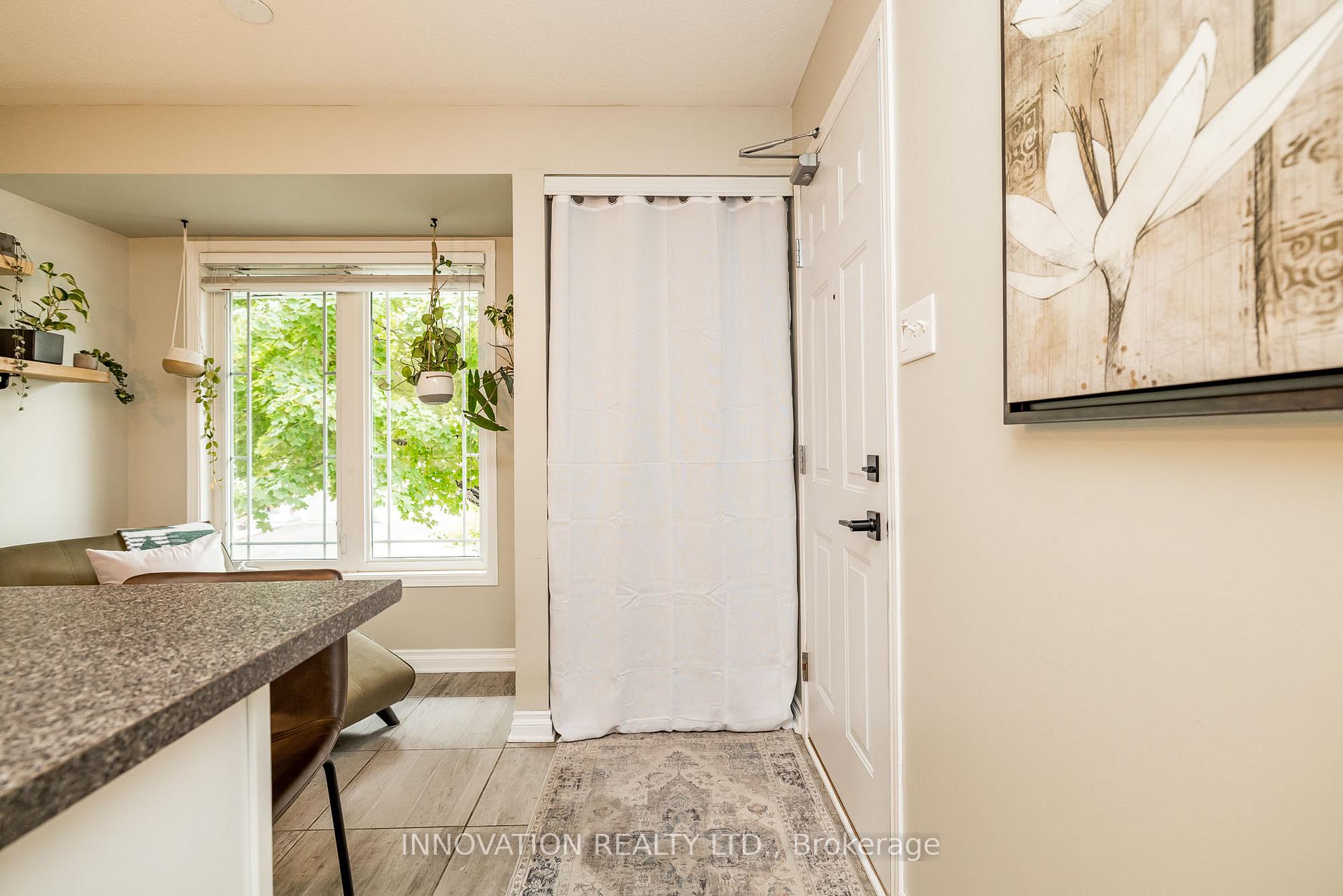 Photo 4 of 452 Hillsboro Private, Ottawa, Kanata - Emerald Meadows/Trailwest — HOMEH