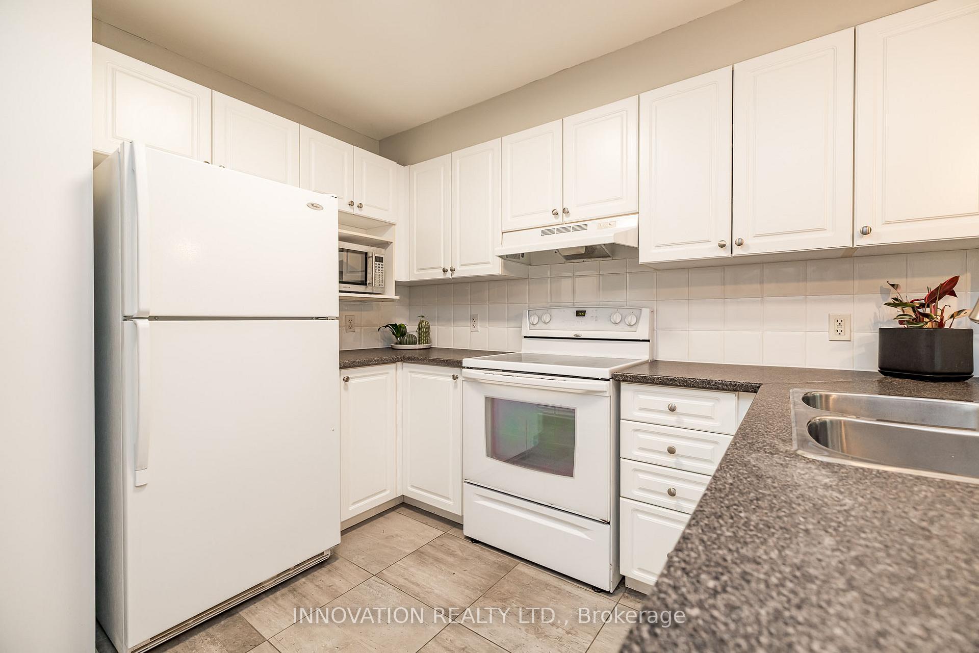 Photo 9 of 452 Hillsboro Private, Ottawa, Kanata - Emerald Meadows/Trailwest — HOMEH