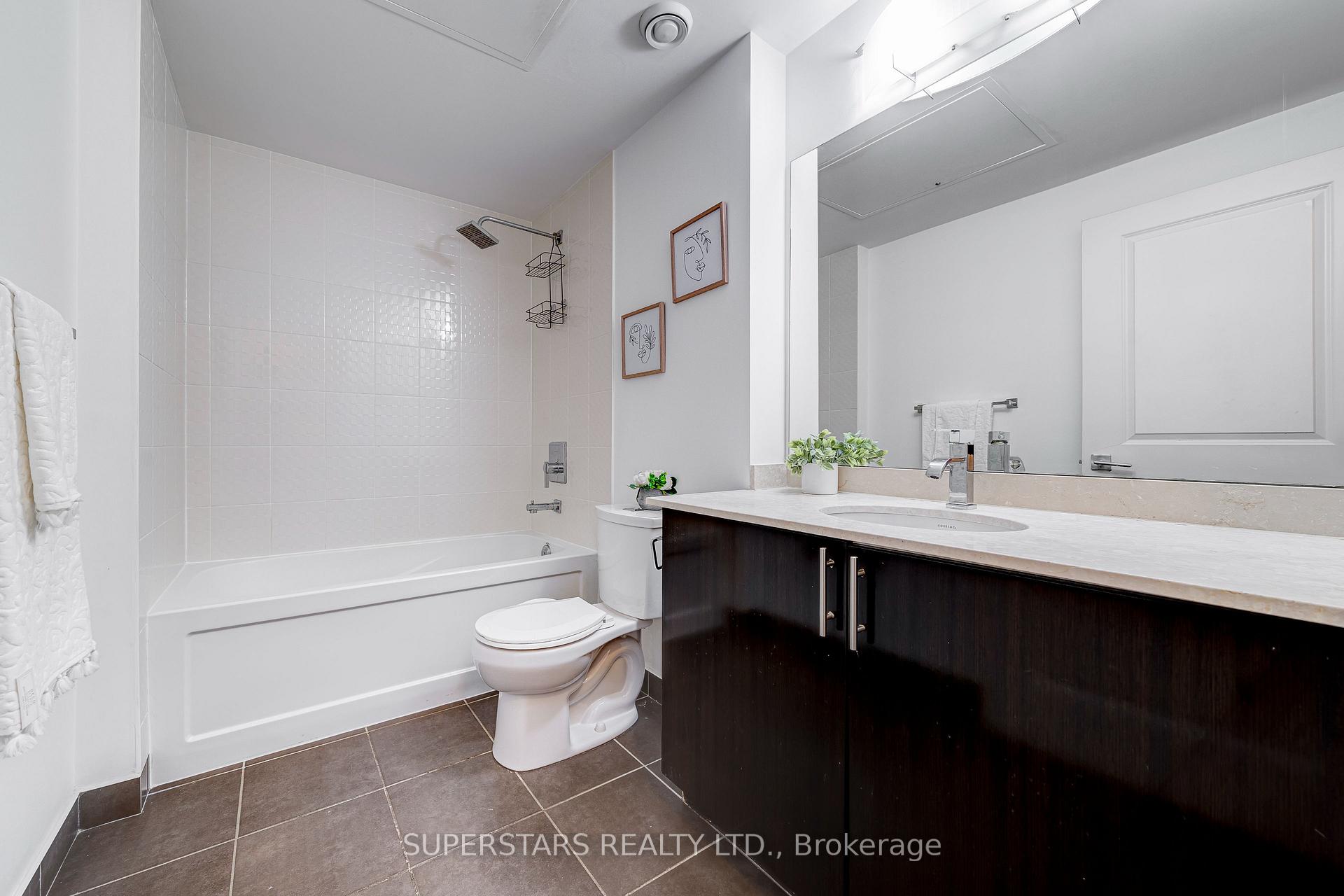 Photo 5 of Unit 811, 7167 Yonge Street, Markham, Thornhill — HOMEH
