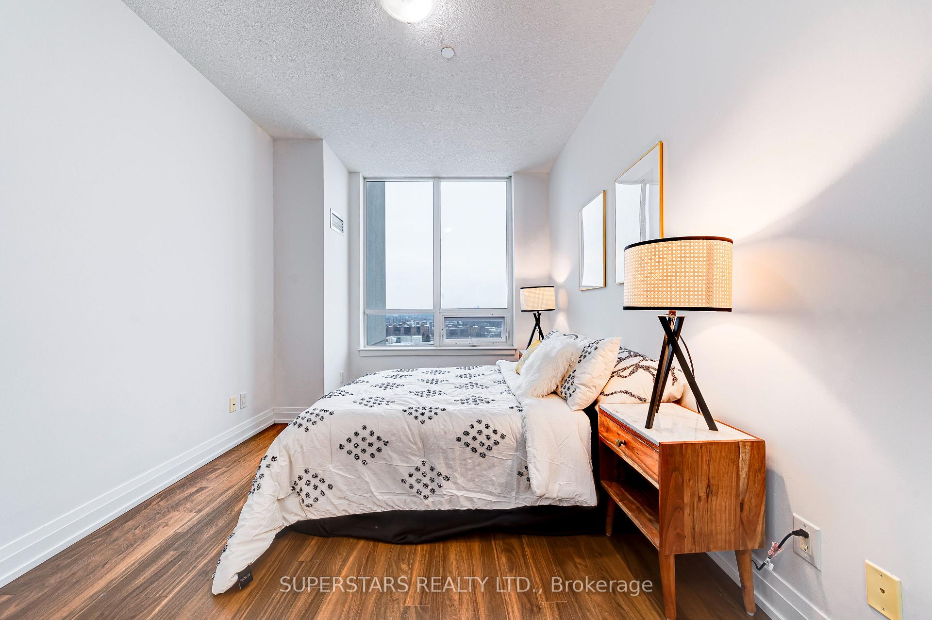 Photo 7 of Unit 811, 7167 Yonge Street, Markham, Thornhill — HOMEH