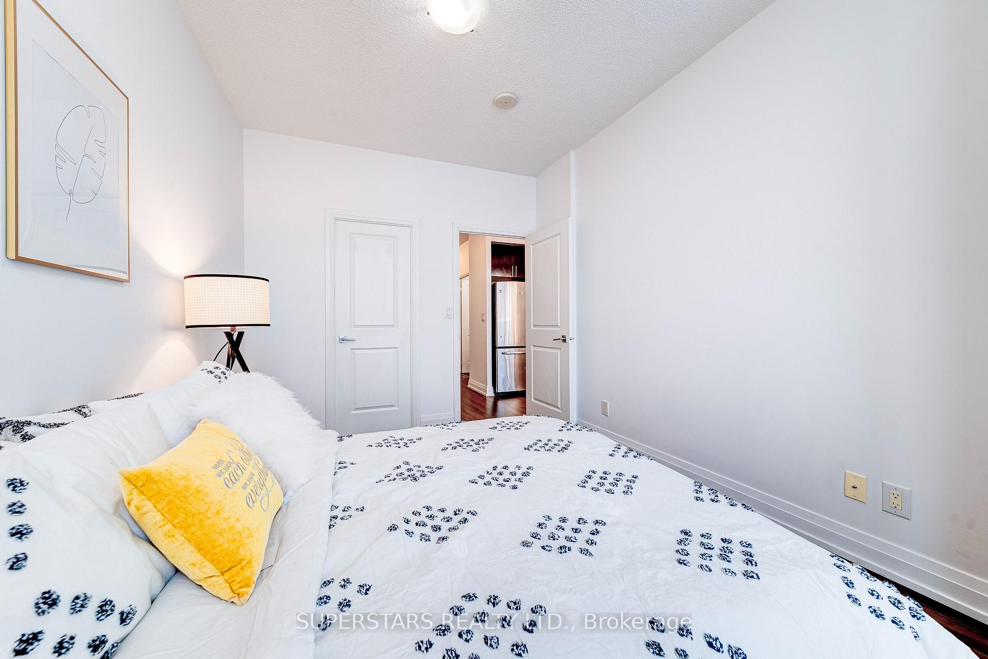 Photo 8 of Unit 811, 7167 Yonge Street, Markham, Thornhill — HOMEH