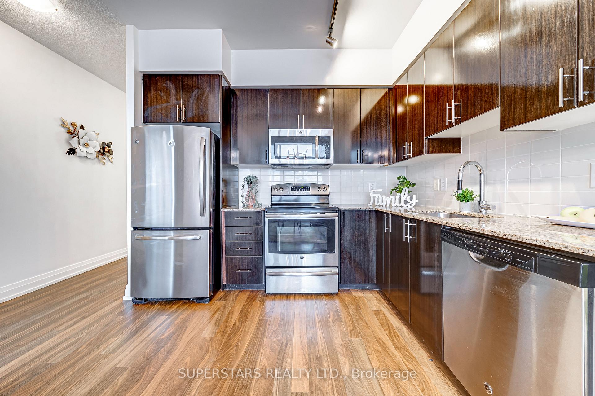 Photo 9 of Unit 811, 7167 Yonge Street, Markham, Thornhill — HOMEH