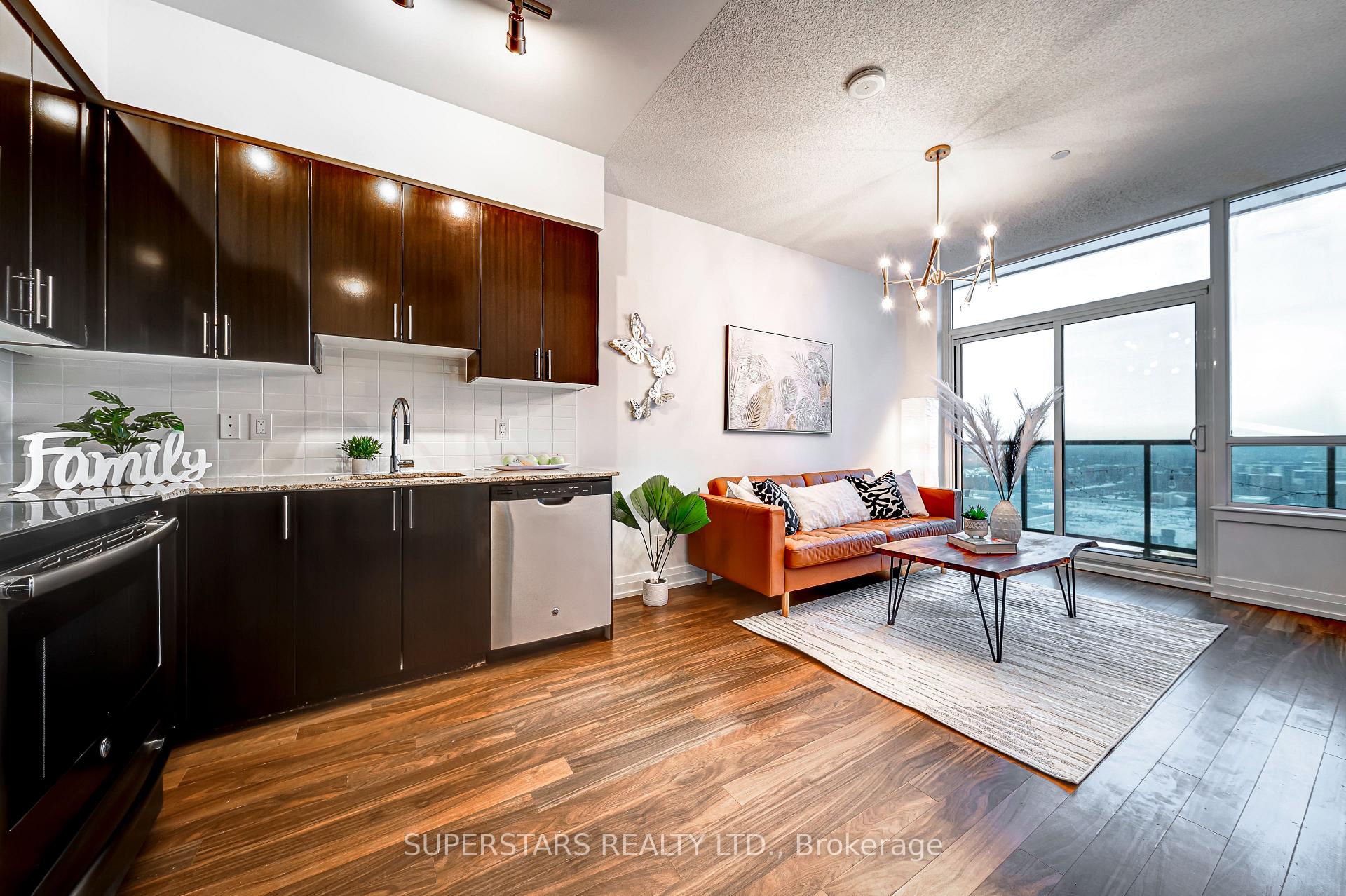 Photo 10 of Unit 811, 7167 Yonge Street, Markham, Thornhill — HOMEH
