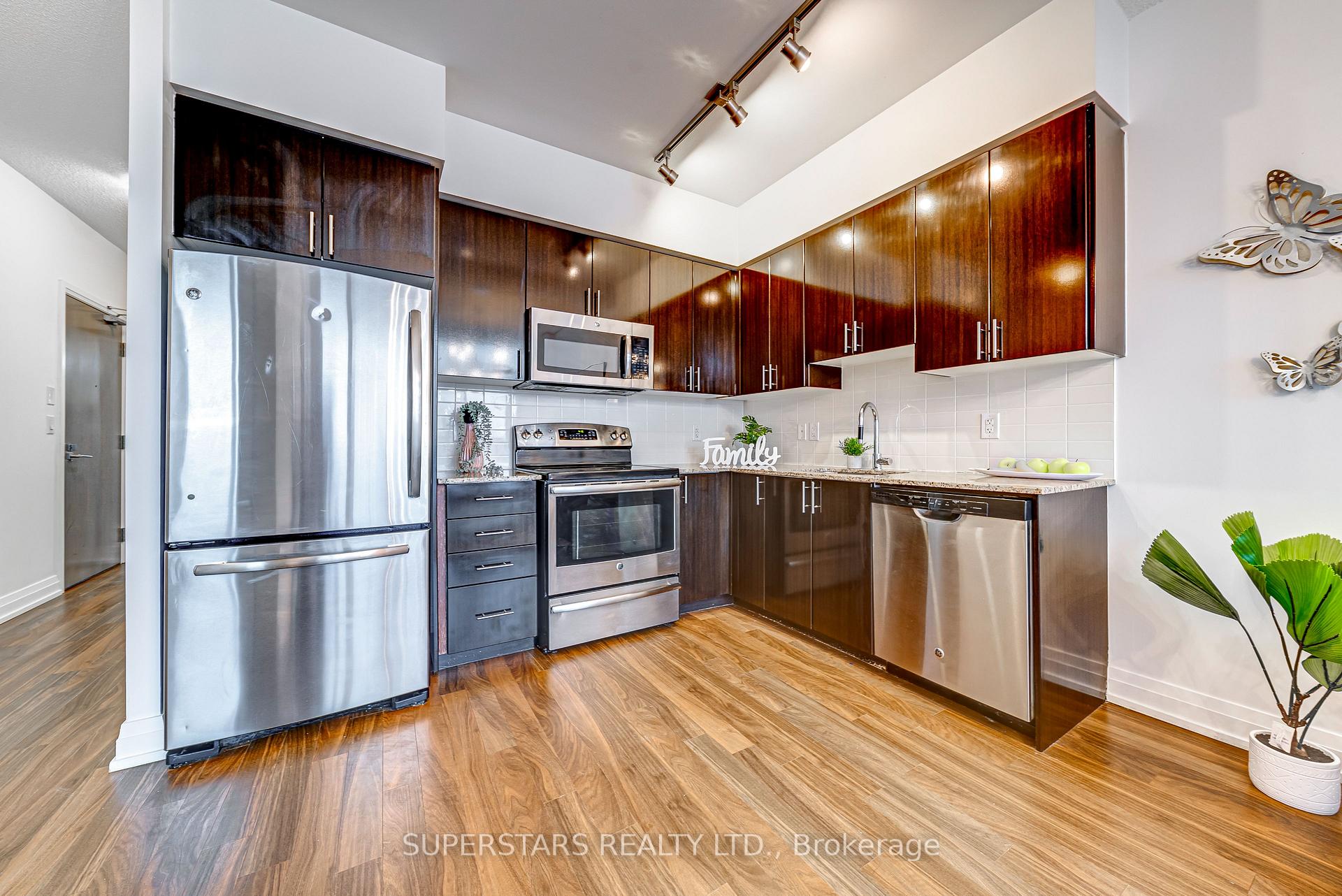 Photo 11 of Unit 811, 7167 Yonge Street, Markham, Thornhill — HOMEH