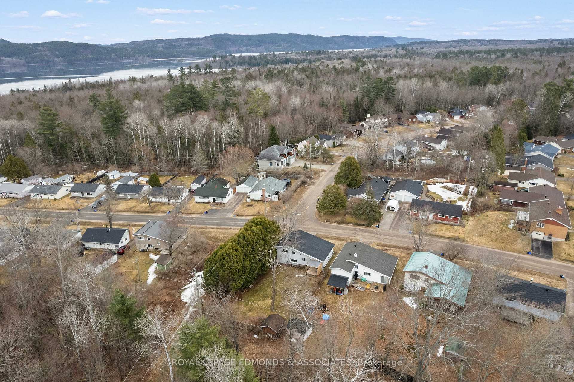 Photo 36 of 13 Lasalle Drive, Deep River — HOMEH