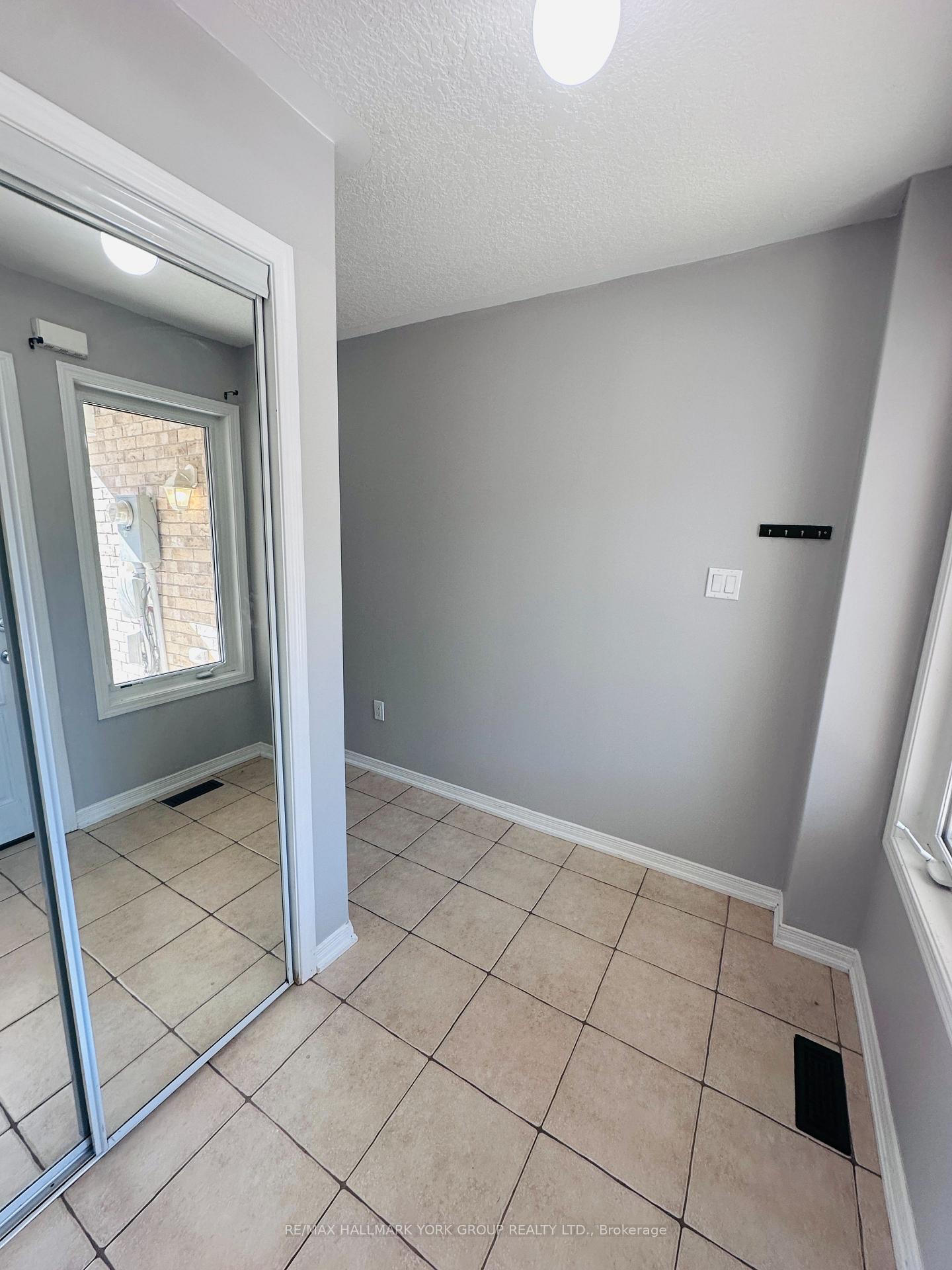 Photo 3 of Unit 9, 75 Prince William Way, Barrie, Innis-Shore — HOMEH