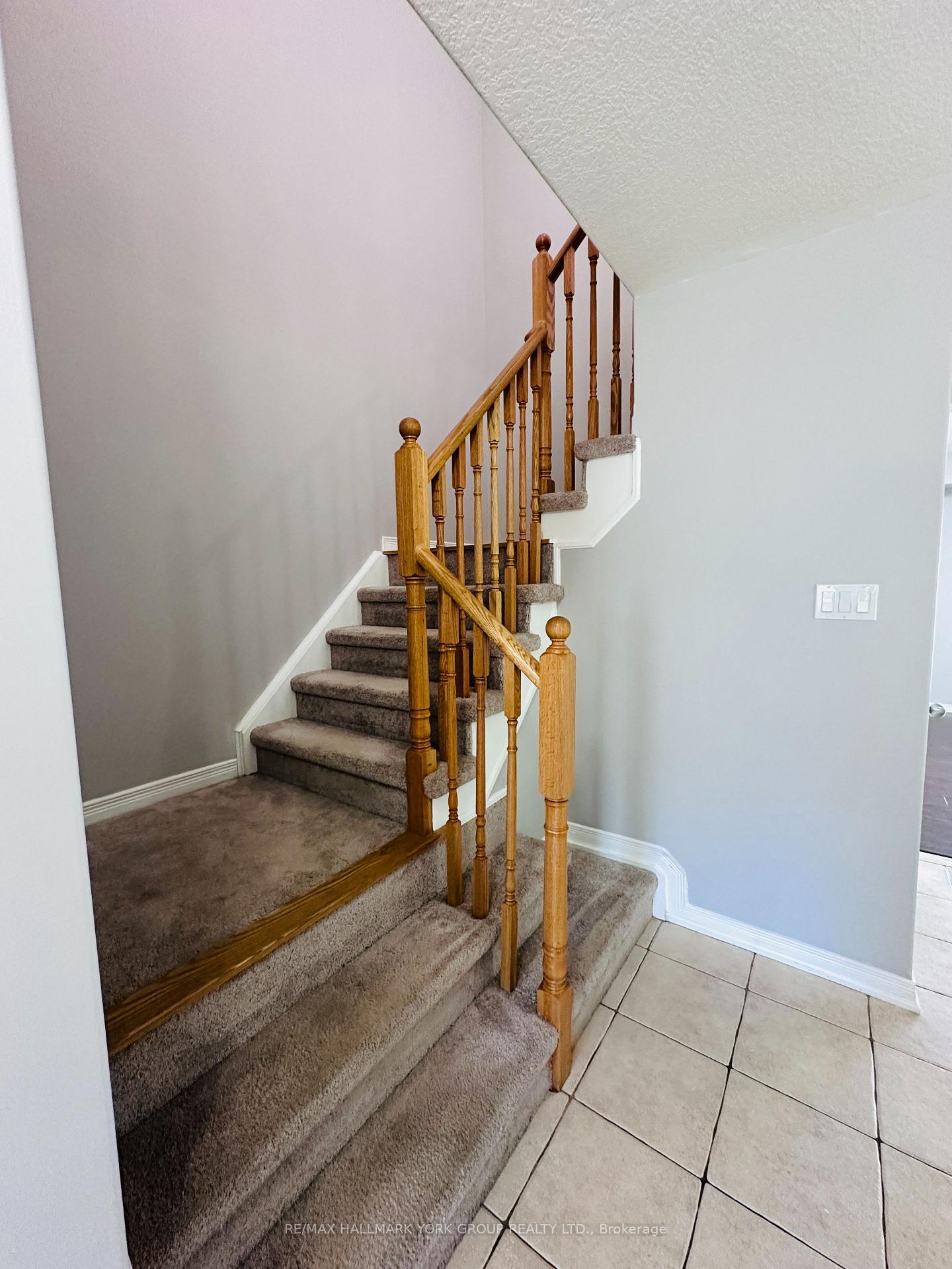 Photo 5 of Unit 9, 75 Prince William Way, Barrie, Innis-Shore — HOMEH