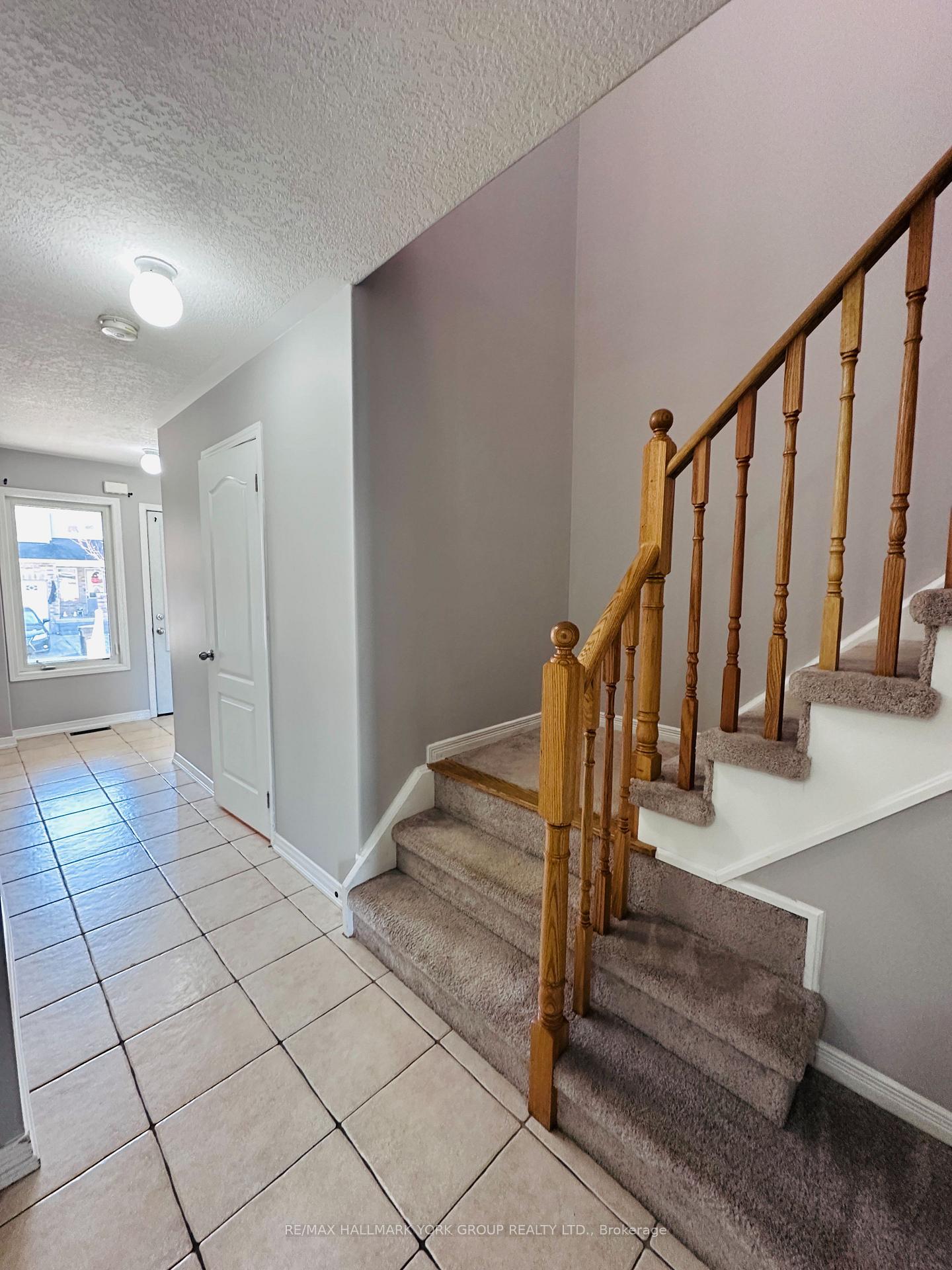Photo 6 of Unit 9, 75 Prince William Way, Barrie, Innis-Shore — HOMEH