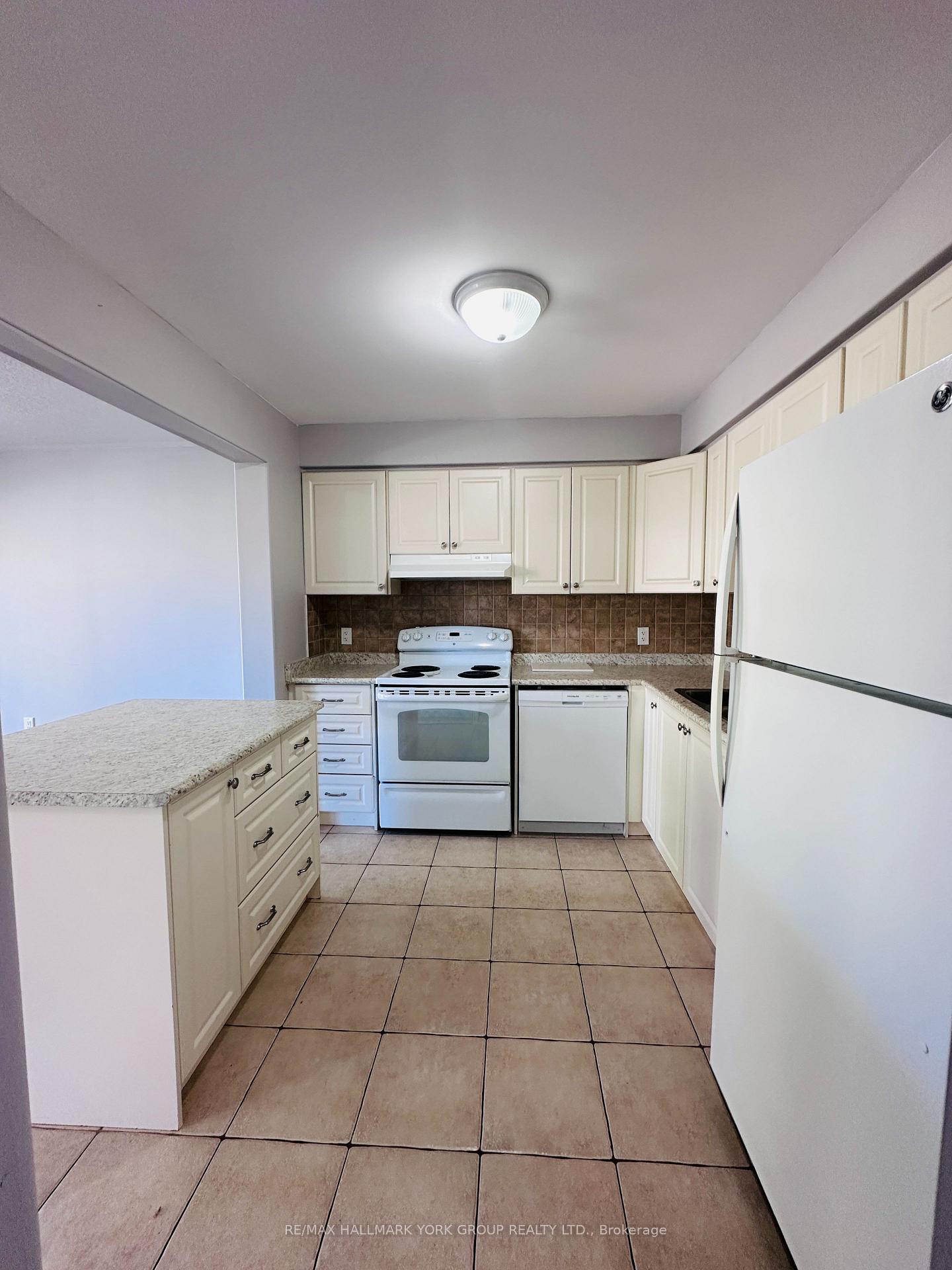 Photo 7 of Unit 9, 75 Prince William Way, Barrie, Innis-Shore — HOMEH