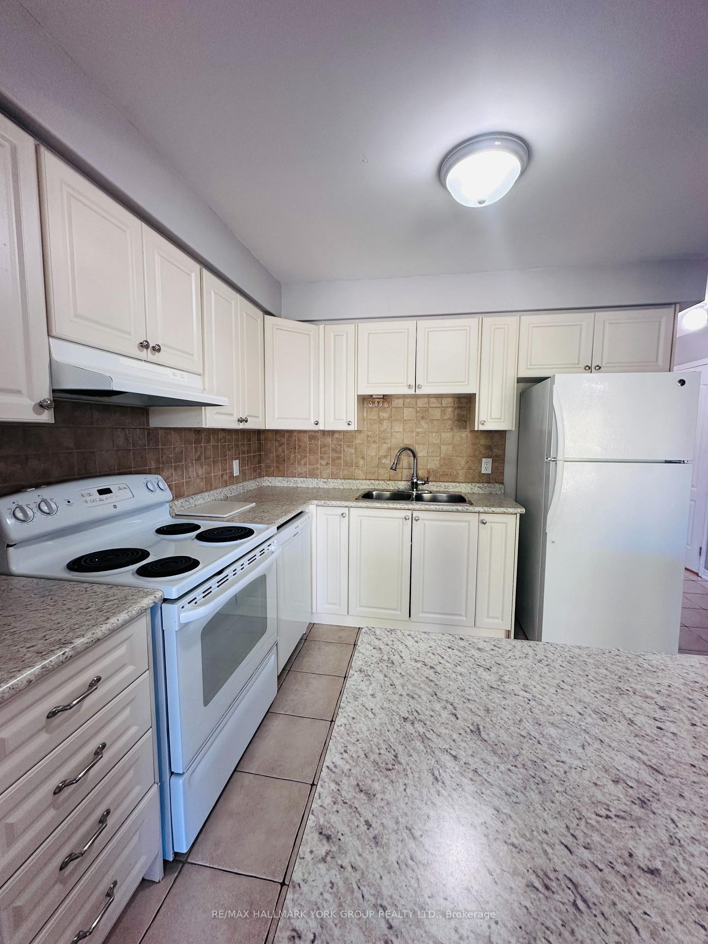 Photo 8 of Unit 9, 75 Prince William Way, Barrie, Innis-Shore — HOMEH