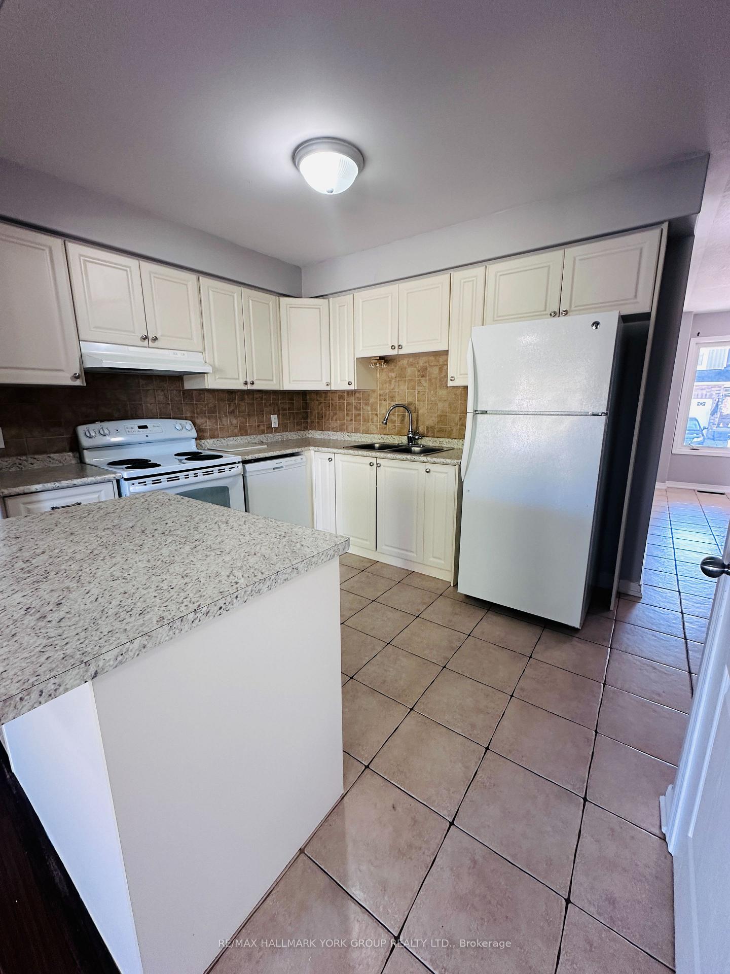 Photo 9 of Unit 9, 75 Prince William Way, Barrie, Innis-Shore — HOMEH