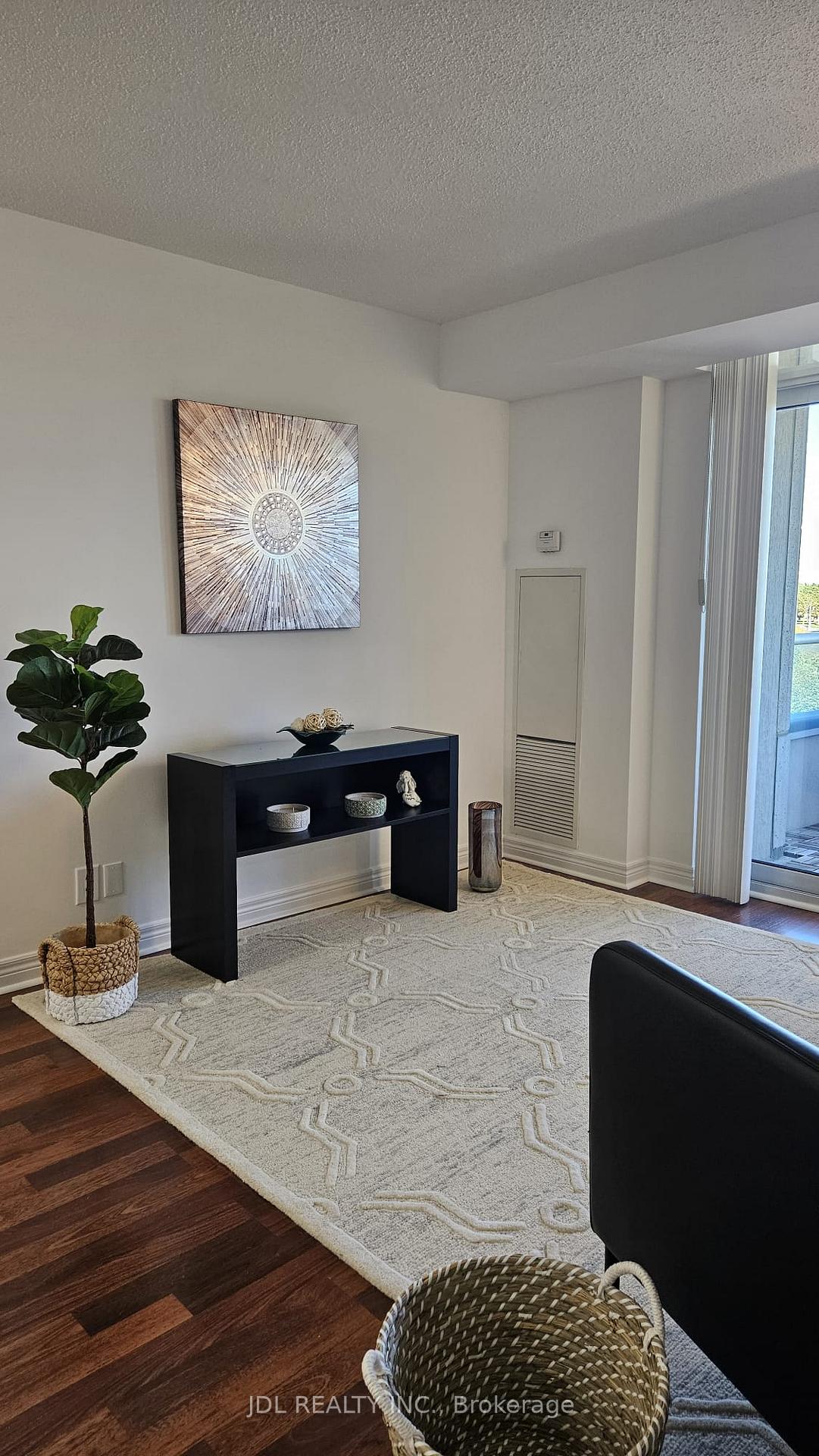 Photo 3 of Unit 718, 33 Cox Boulevard, Markham, Unionville — HOMEH