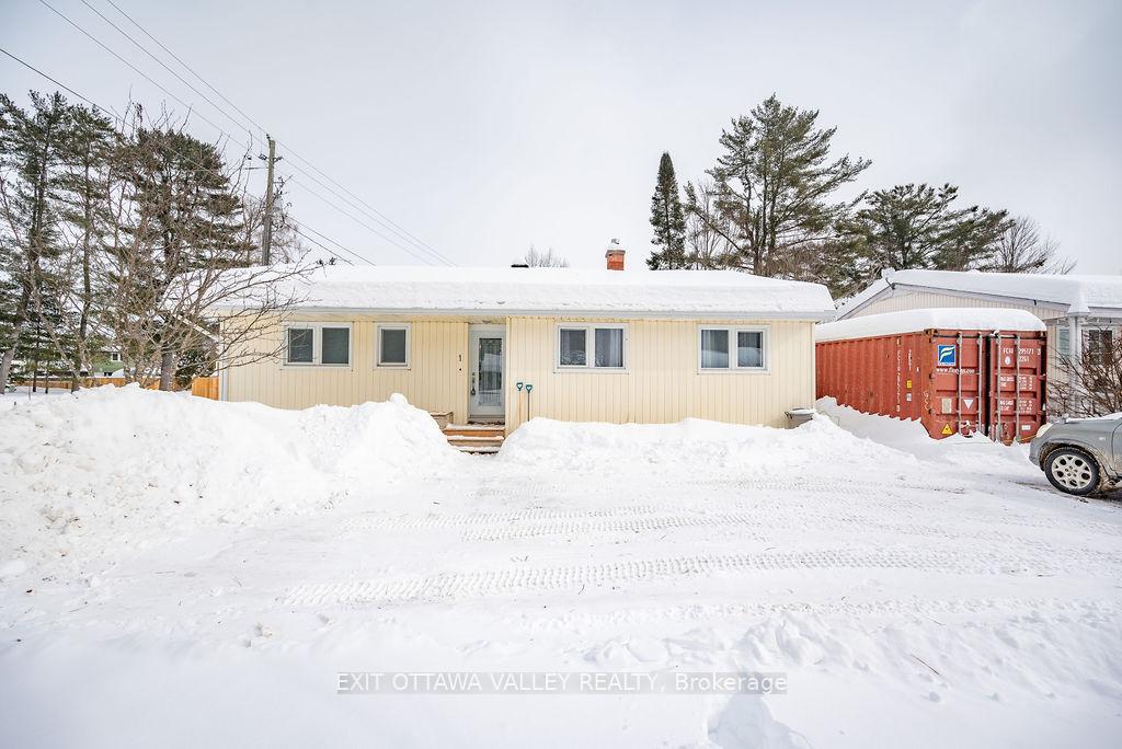 Photo 1 of 1 Frontenac Crescent, Deep River — HOMEH