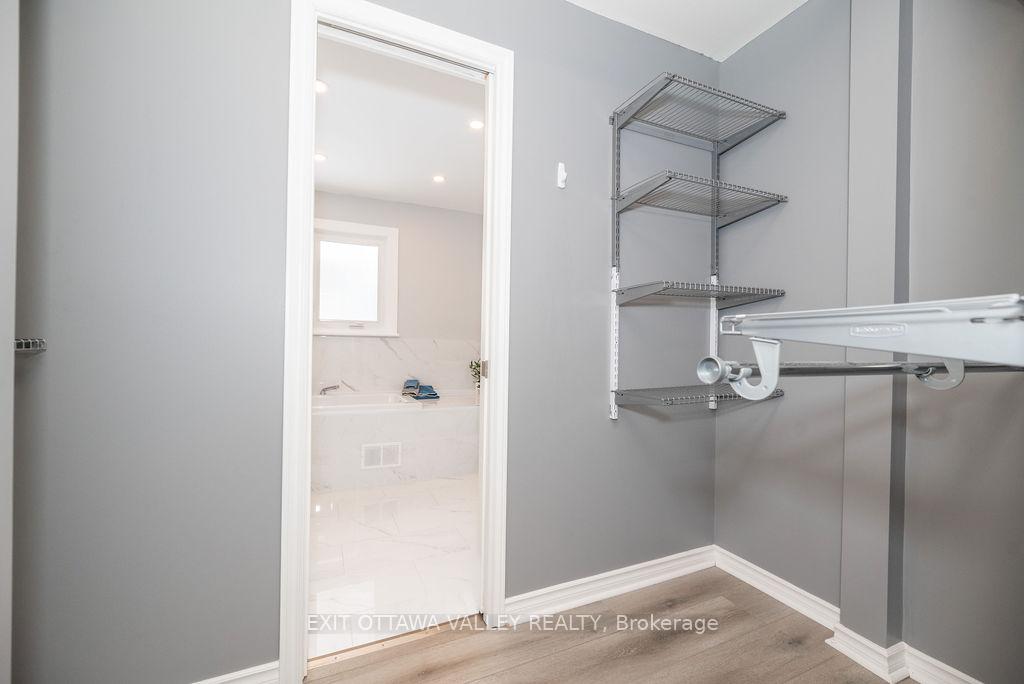 Photo 12 of 1 Frontenac Crescent, Deep River — HOMEH