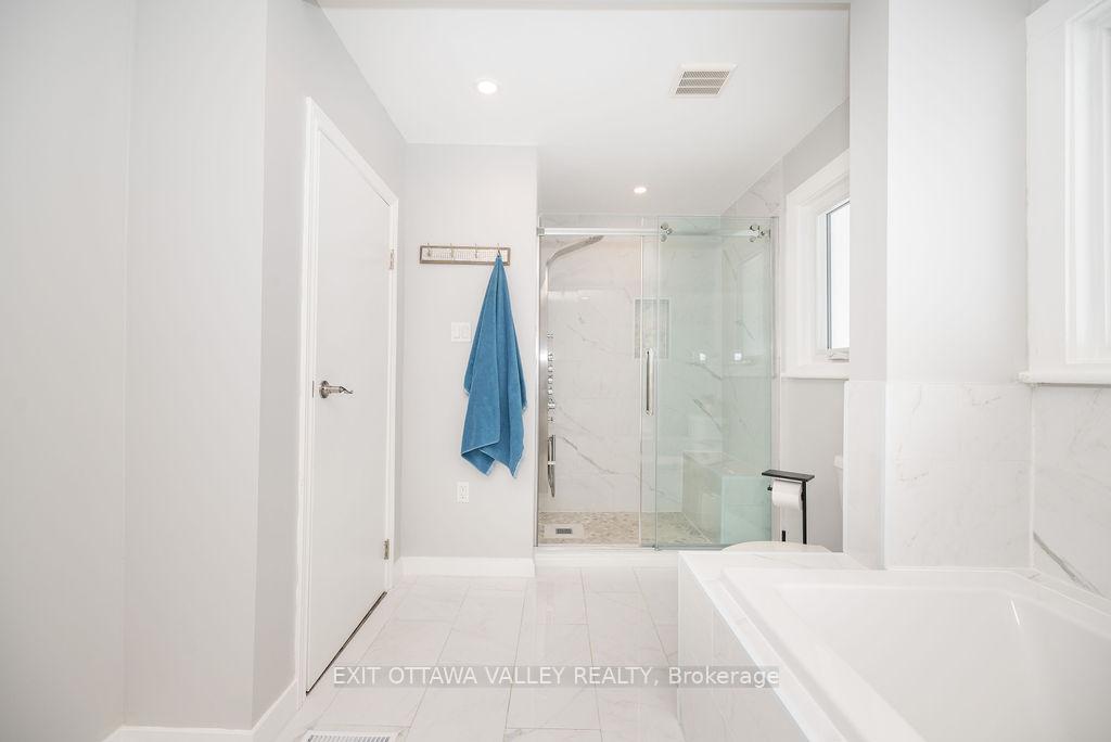 Photo 14 of 1 Frontenac Crescent, Deep River — HOMEH