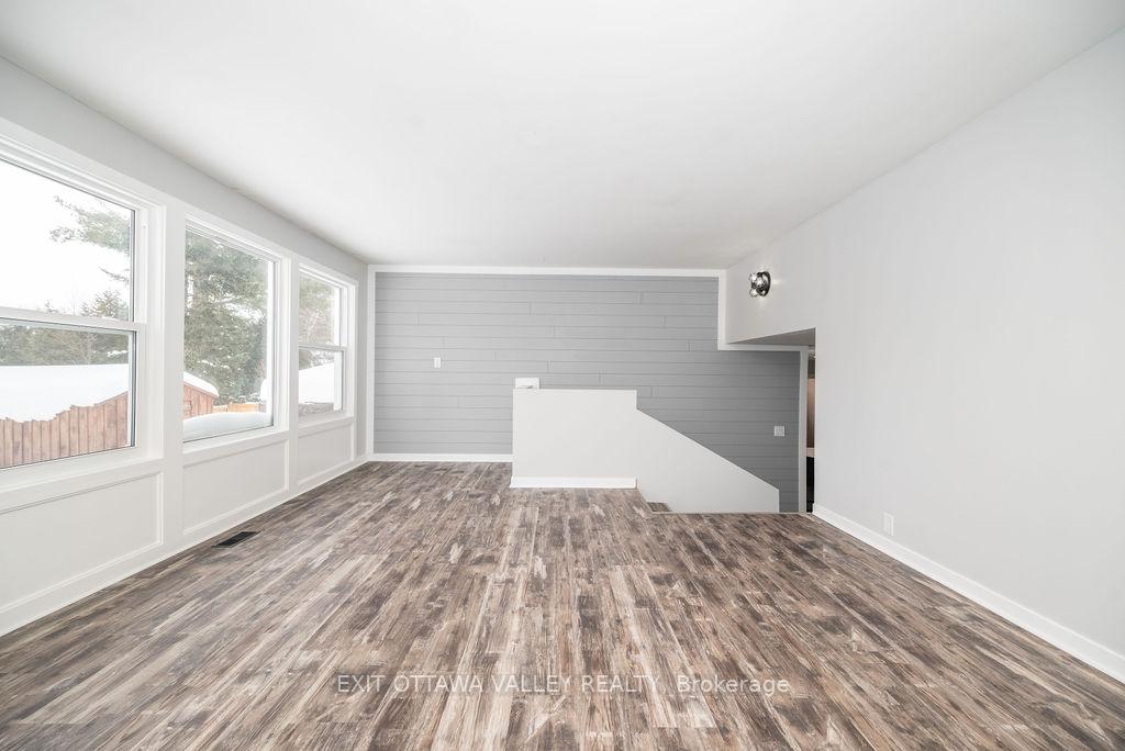 Photo 17 of 1 Frontenac Crescent, Deep River — HOMEH