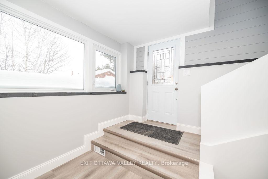 Photo 19 of 1 Frontenac Crescent, Deep River — HOMEH