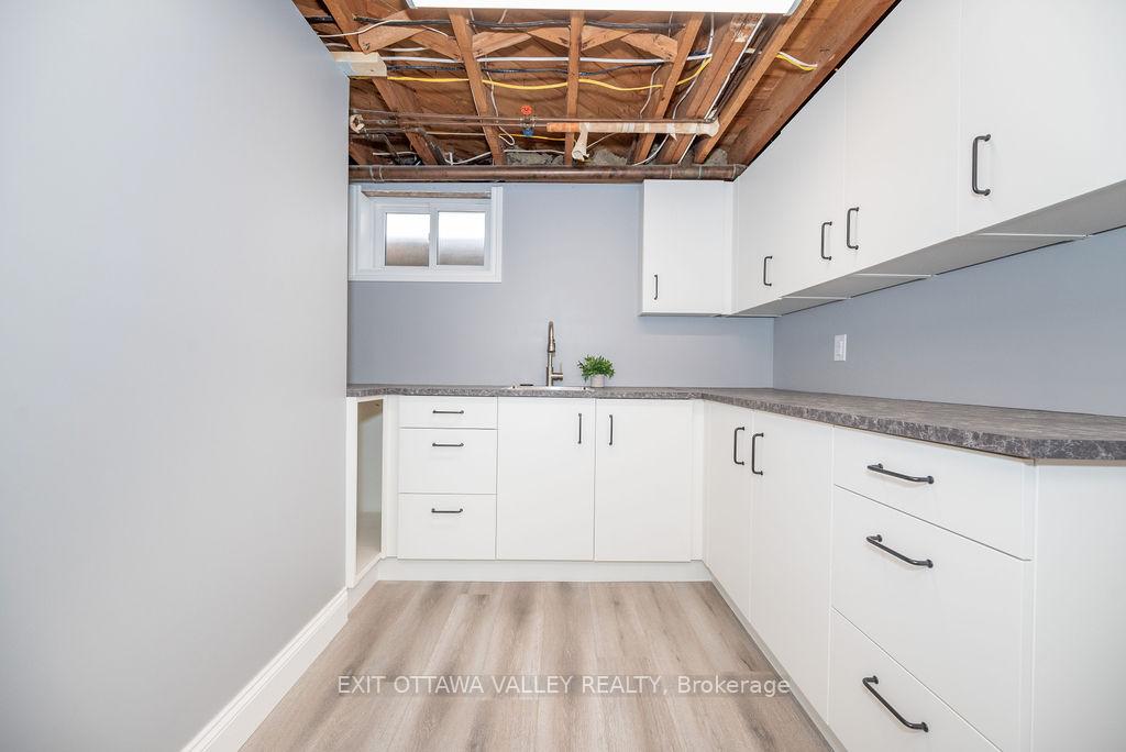 Photo 23 of 1 Frontenac Crescent, Deep River — HOMEH