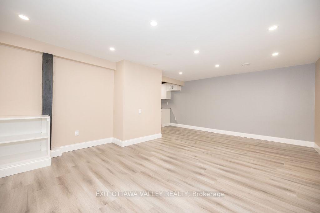 Photo 25 of 1 Frontenac Crescent, Deep River — HOMEH