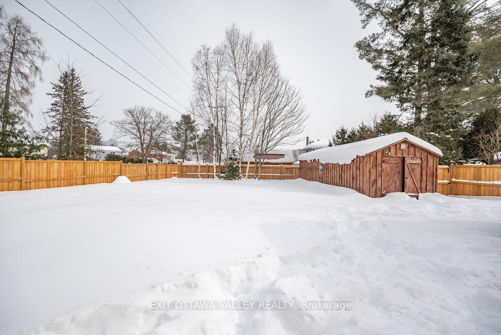 Photo 28 of 1 Frontenac Crescent, Deep River — HOMEH